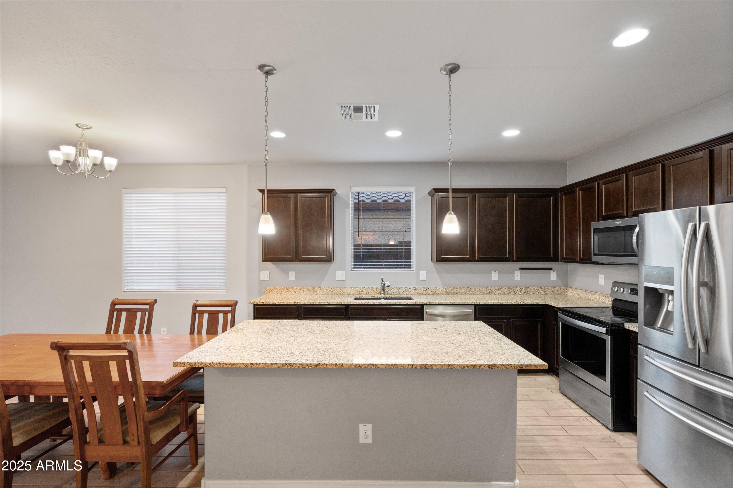 18390 W via del sol