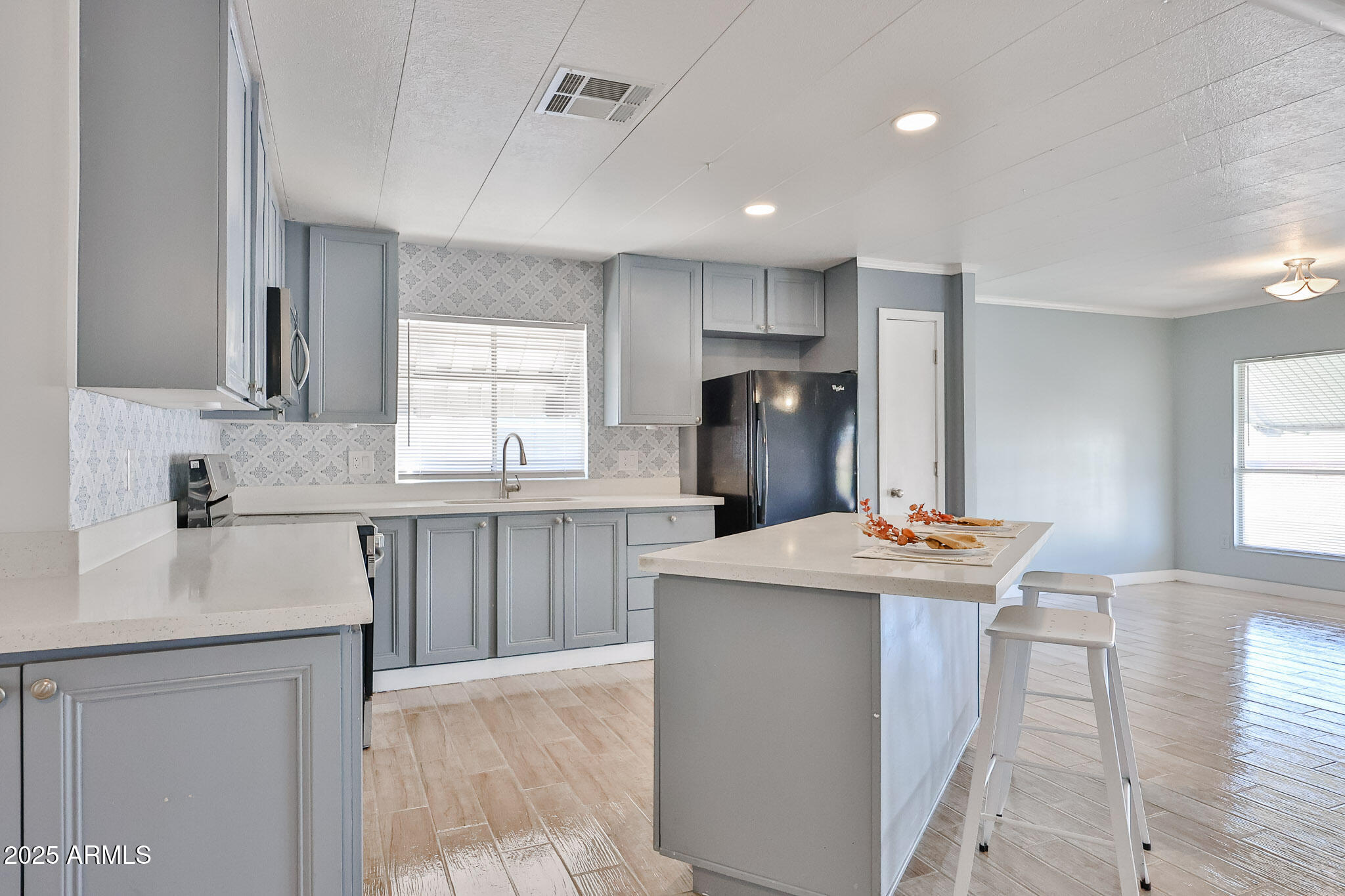 303 E South Mountain Avenue, 100