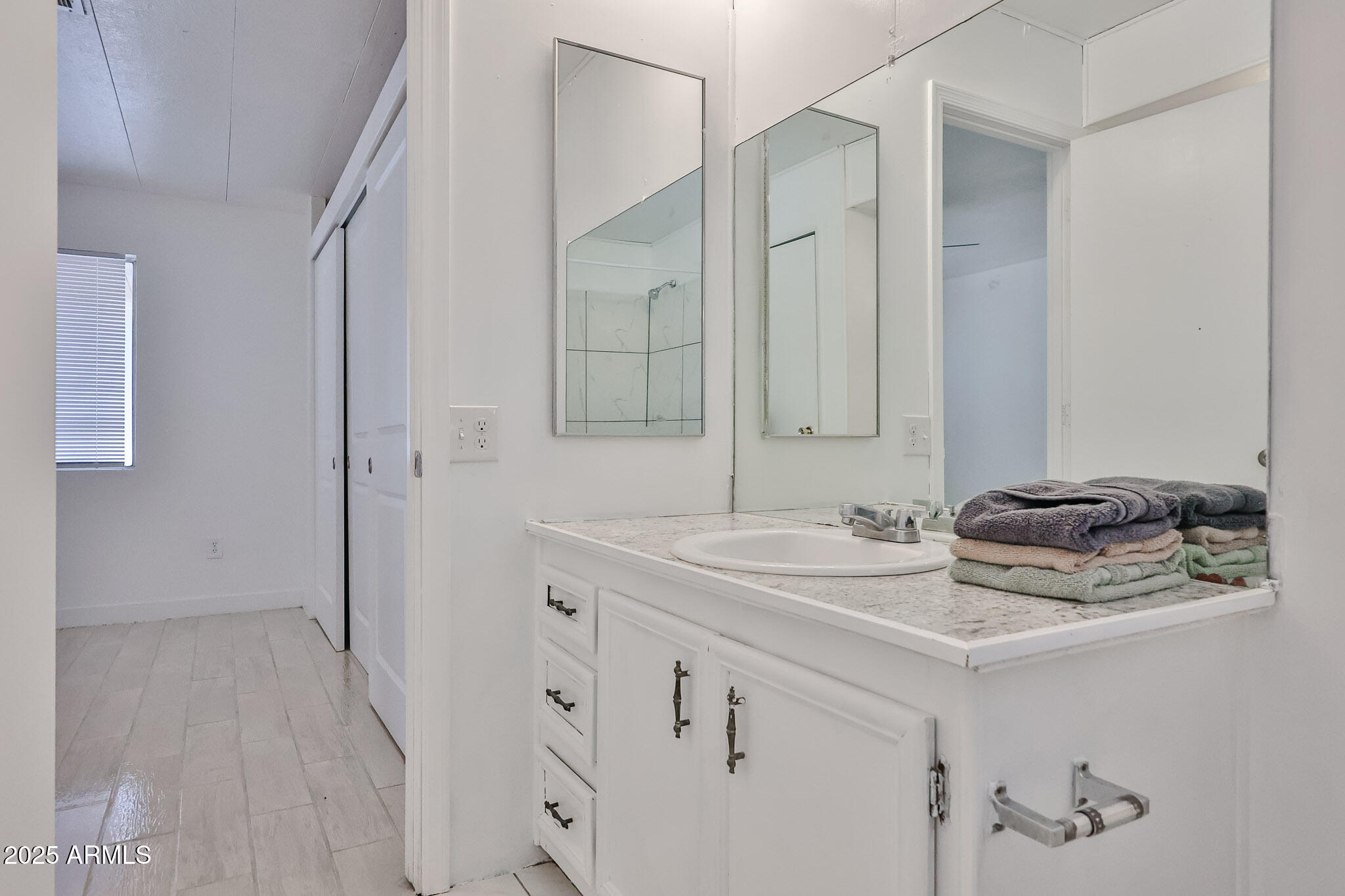 303 E South Mountain Avenue, 100