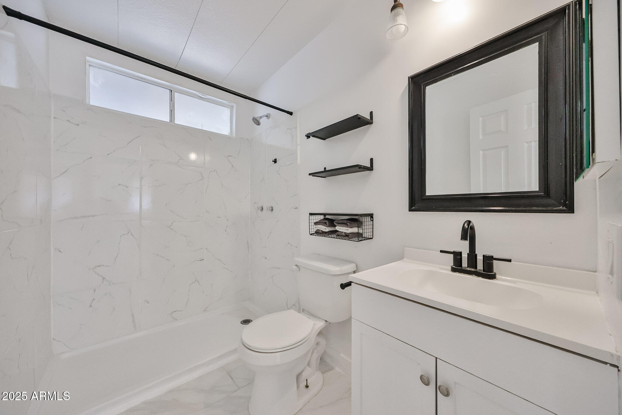 303 E South Mountain Avenue, 100