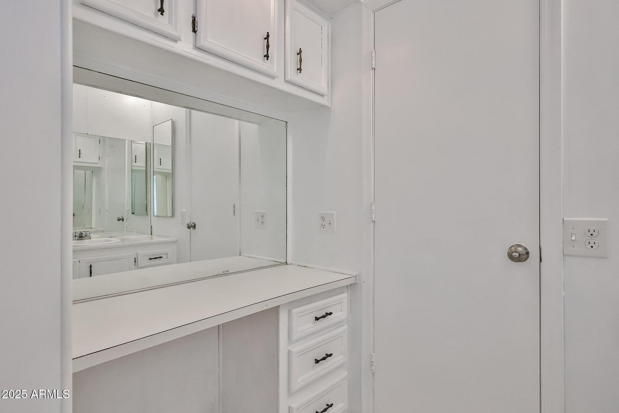 303 E South Mountain Avenue, 100