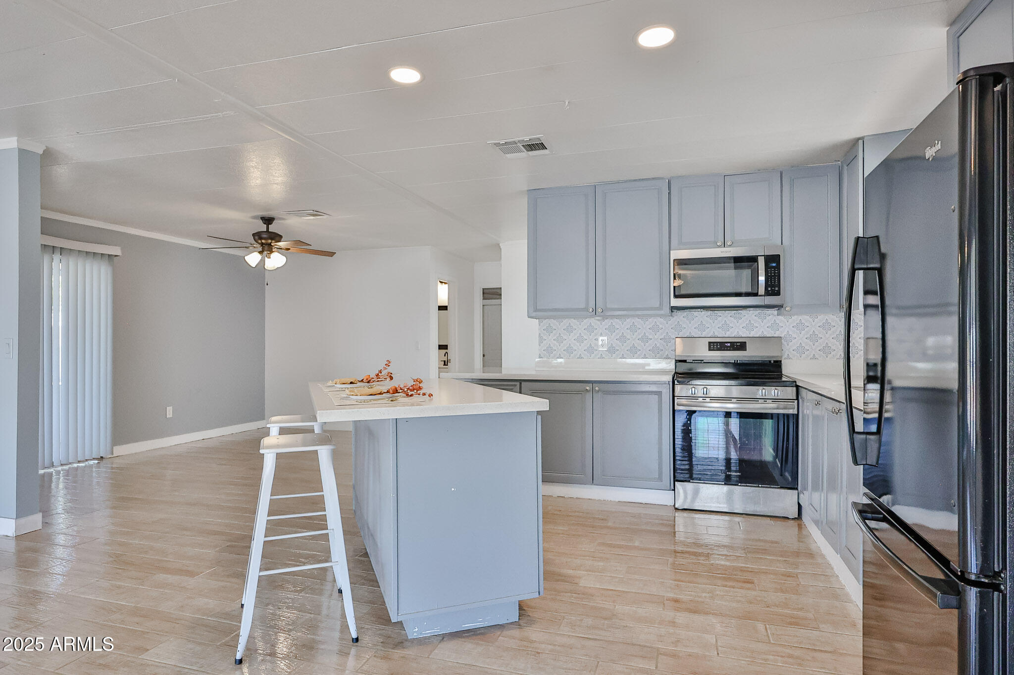 303 E South Mountain Avenue, 100