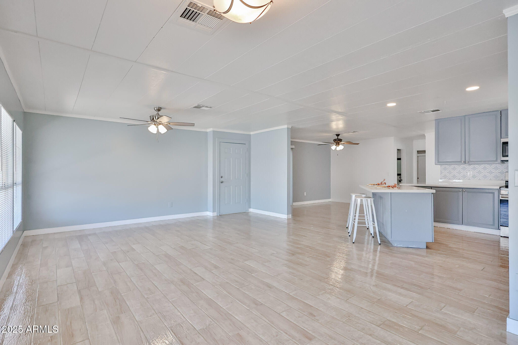 303 E South Mountain Avenue, 100