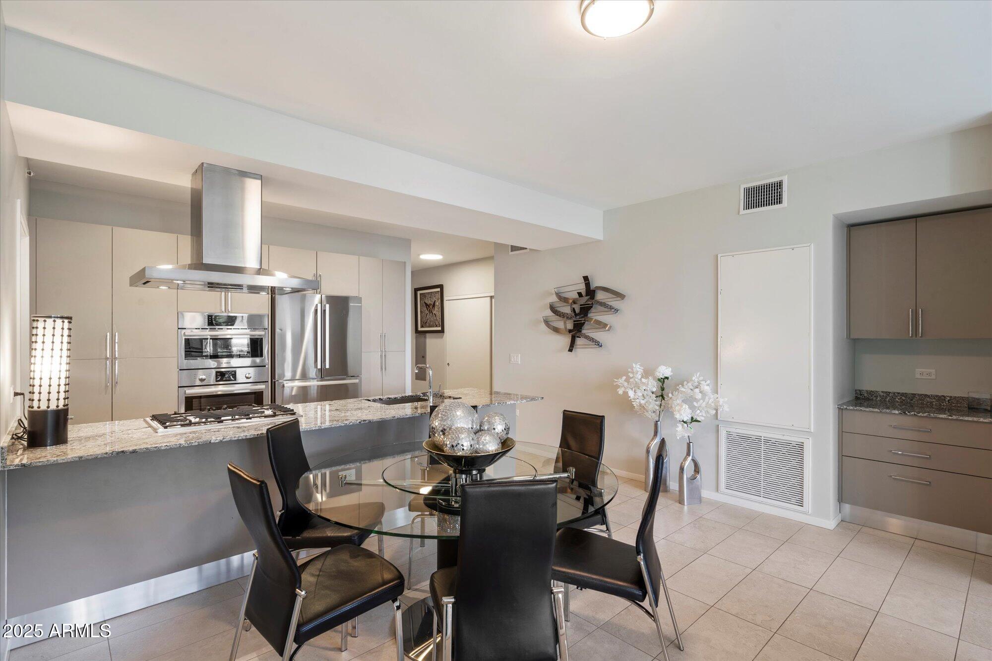 7180 E KIERLAND Boulevard, 919
