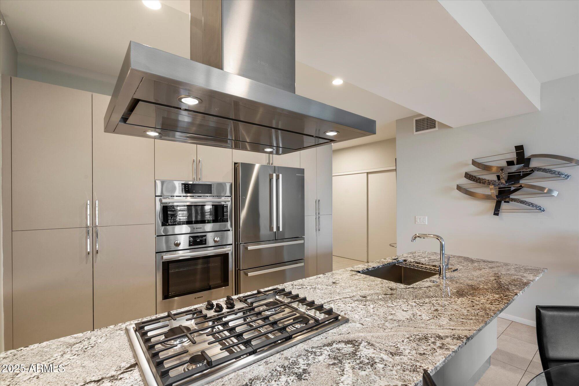 7180 E KIERLAND Boulevard, 919