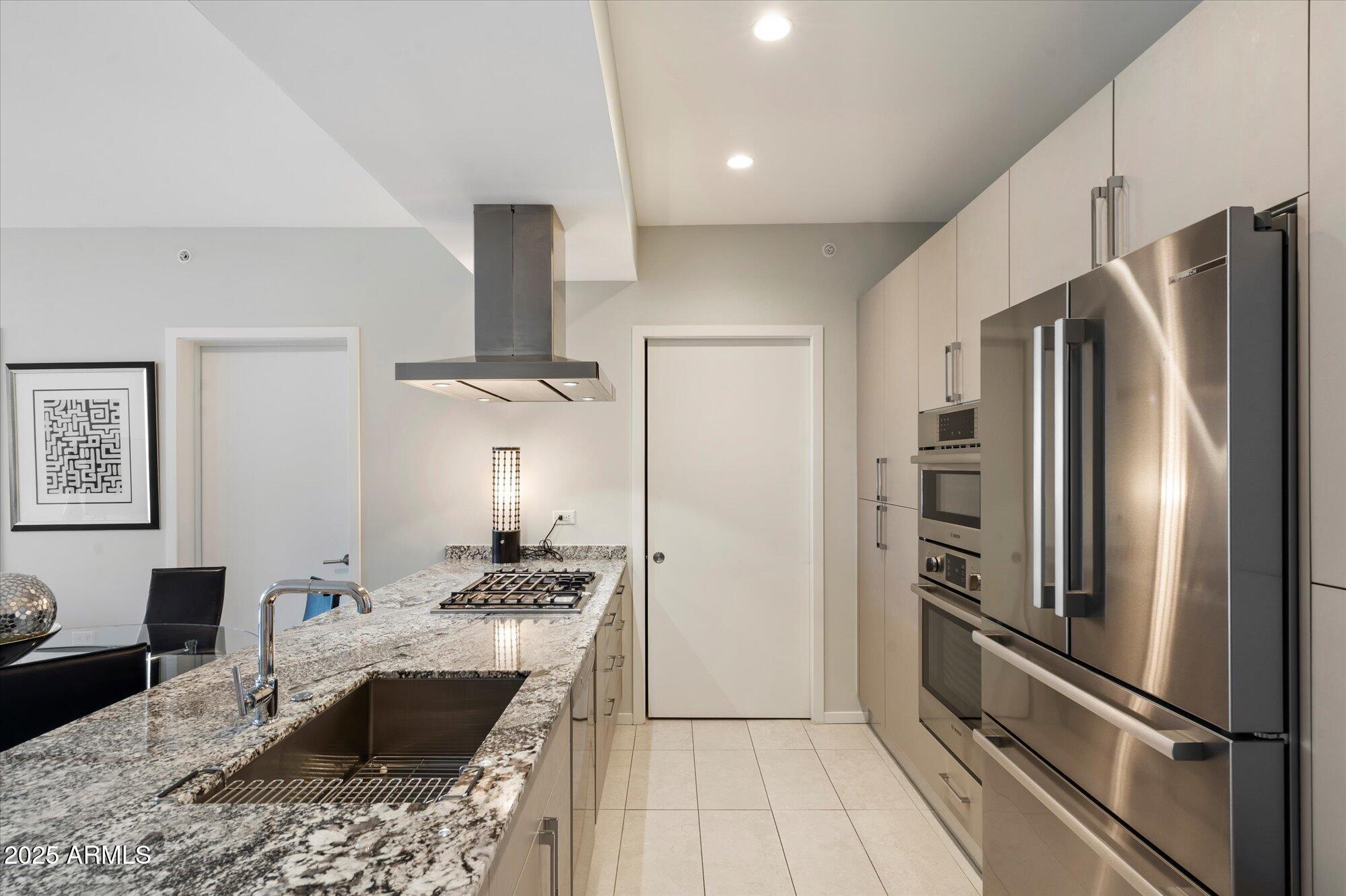7180 E KIERLAND Boulevard, 919