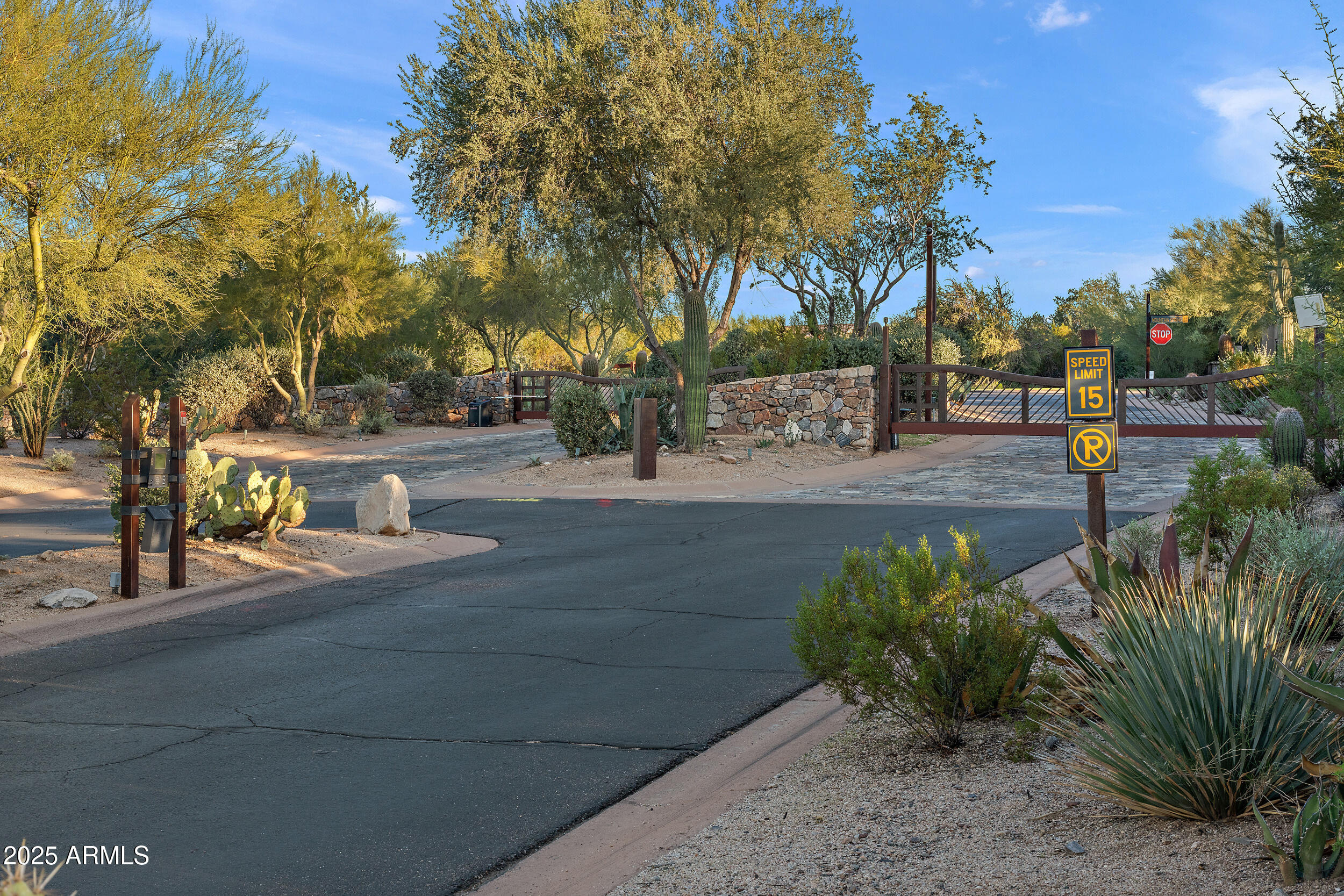 9087 E MOUNTAIN SPRING Road, Scottsdale