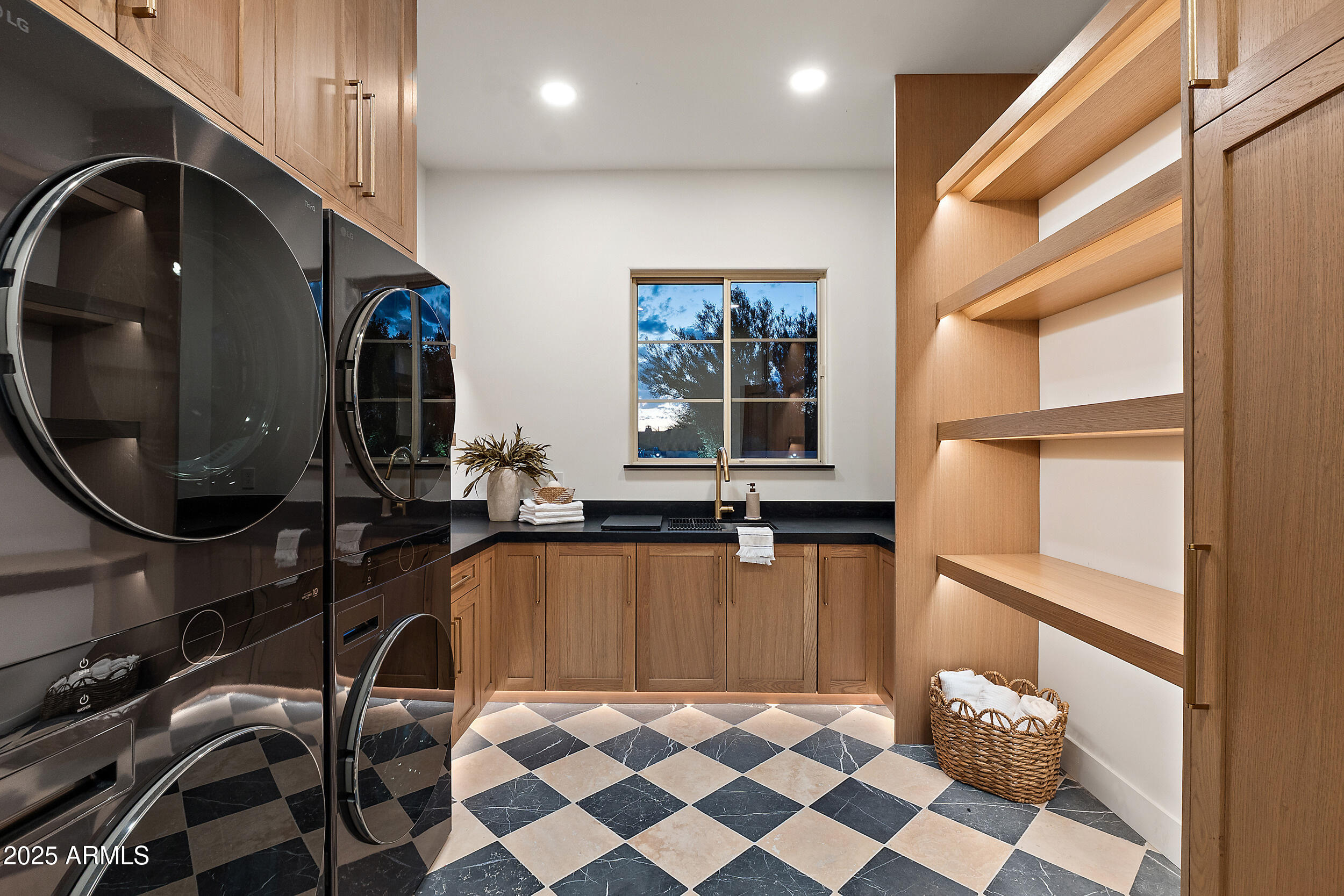 9087 E MOUNTAIN SPRING Road, Scottsdale