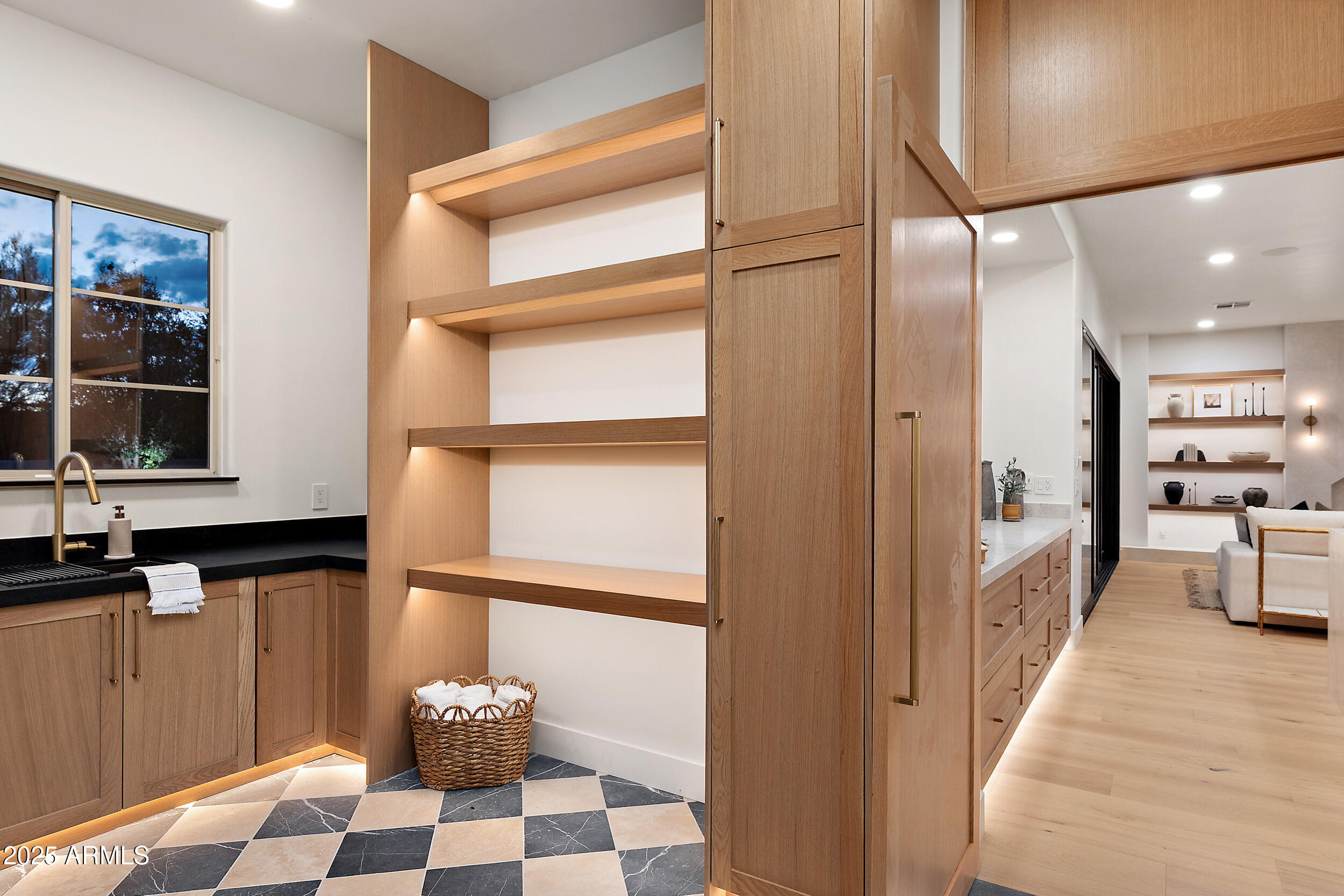 9087 E MOUNTAIN SPRING Road, Scottsdale