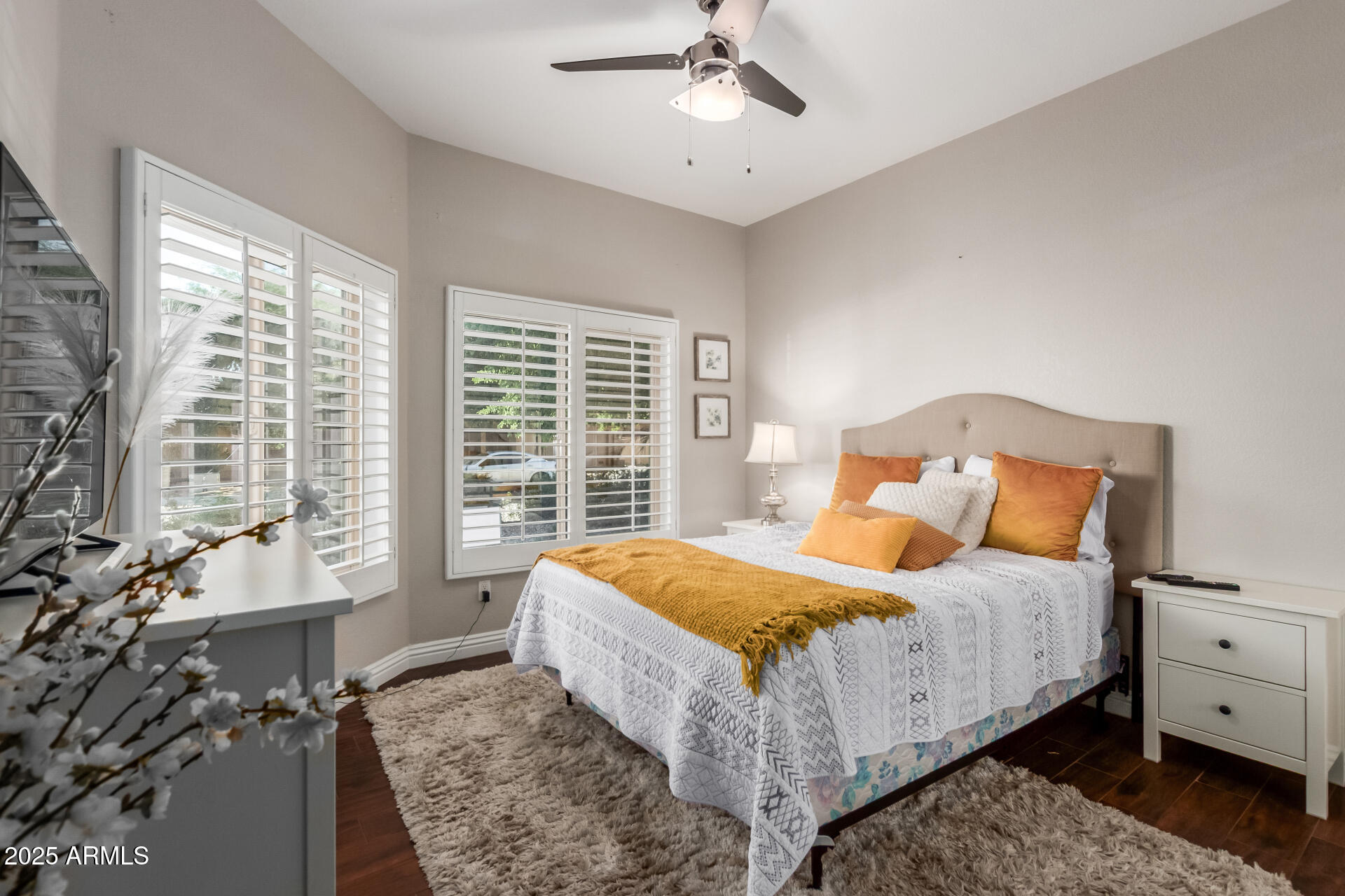 5916 E SANDRA Terrace