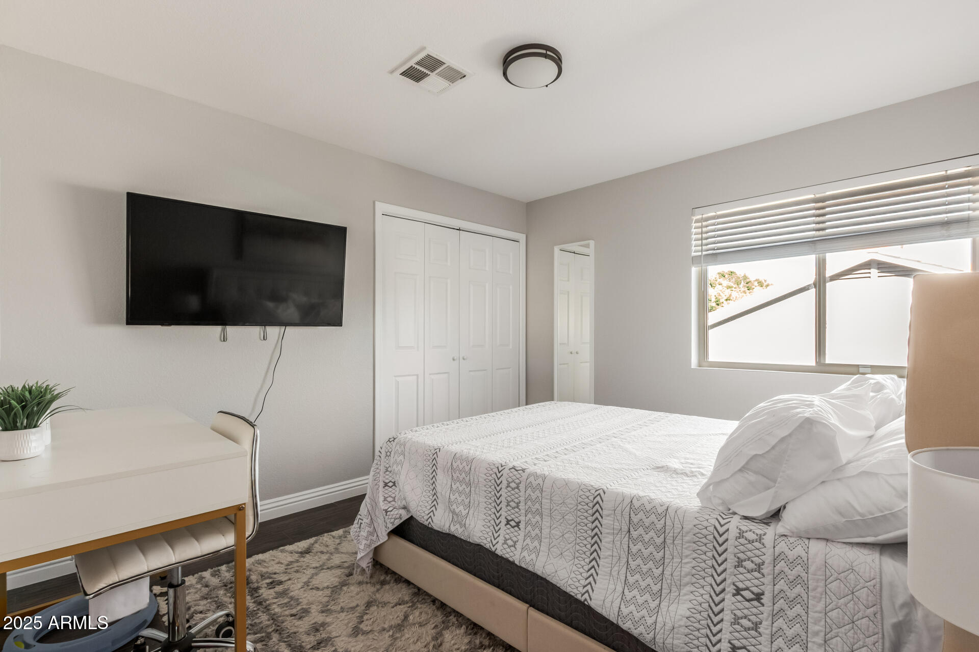 5916 E SANDRA Terrace