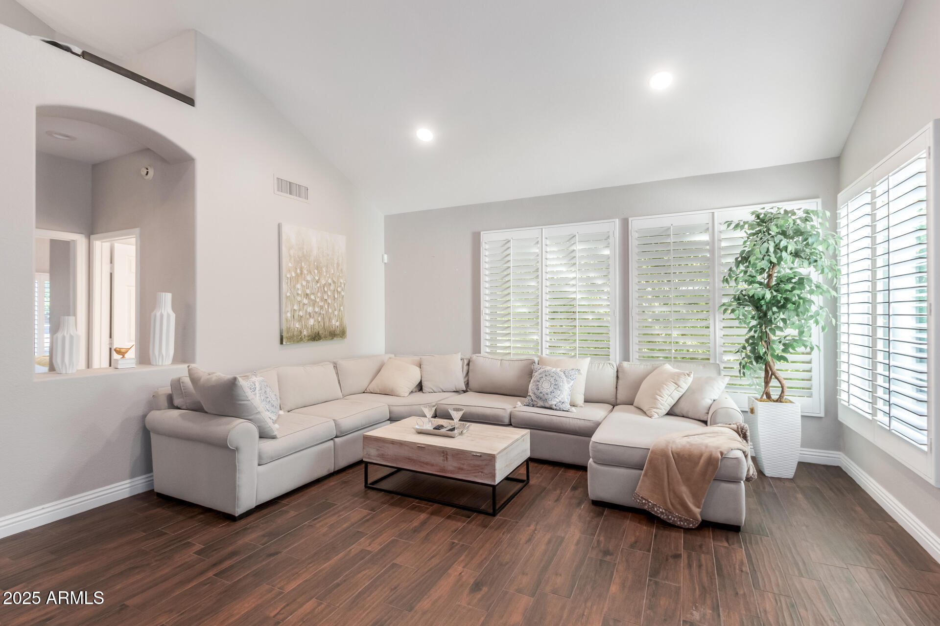 5916 E SANDRA Terrace