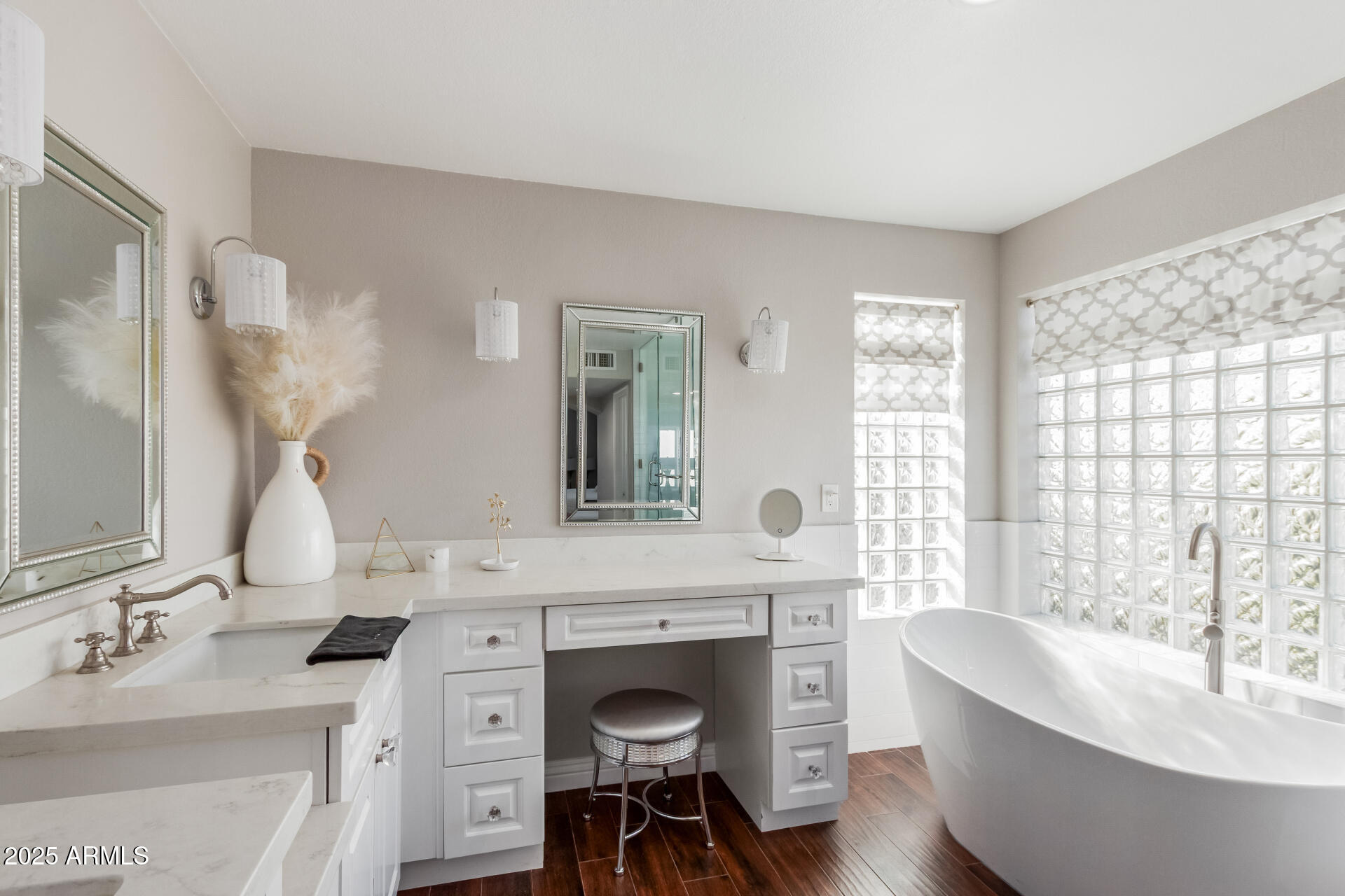 5916 E SANDRA Terrace