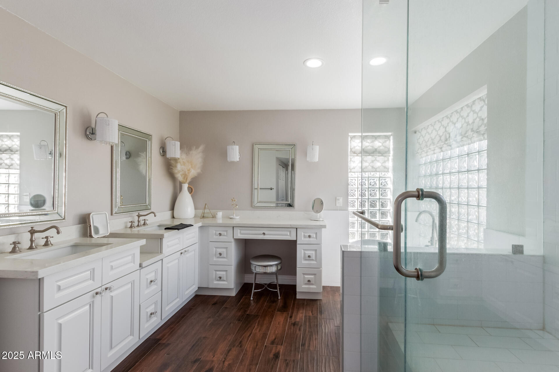 5916 E SANDRA Terrace