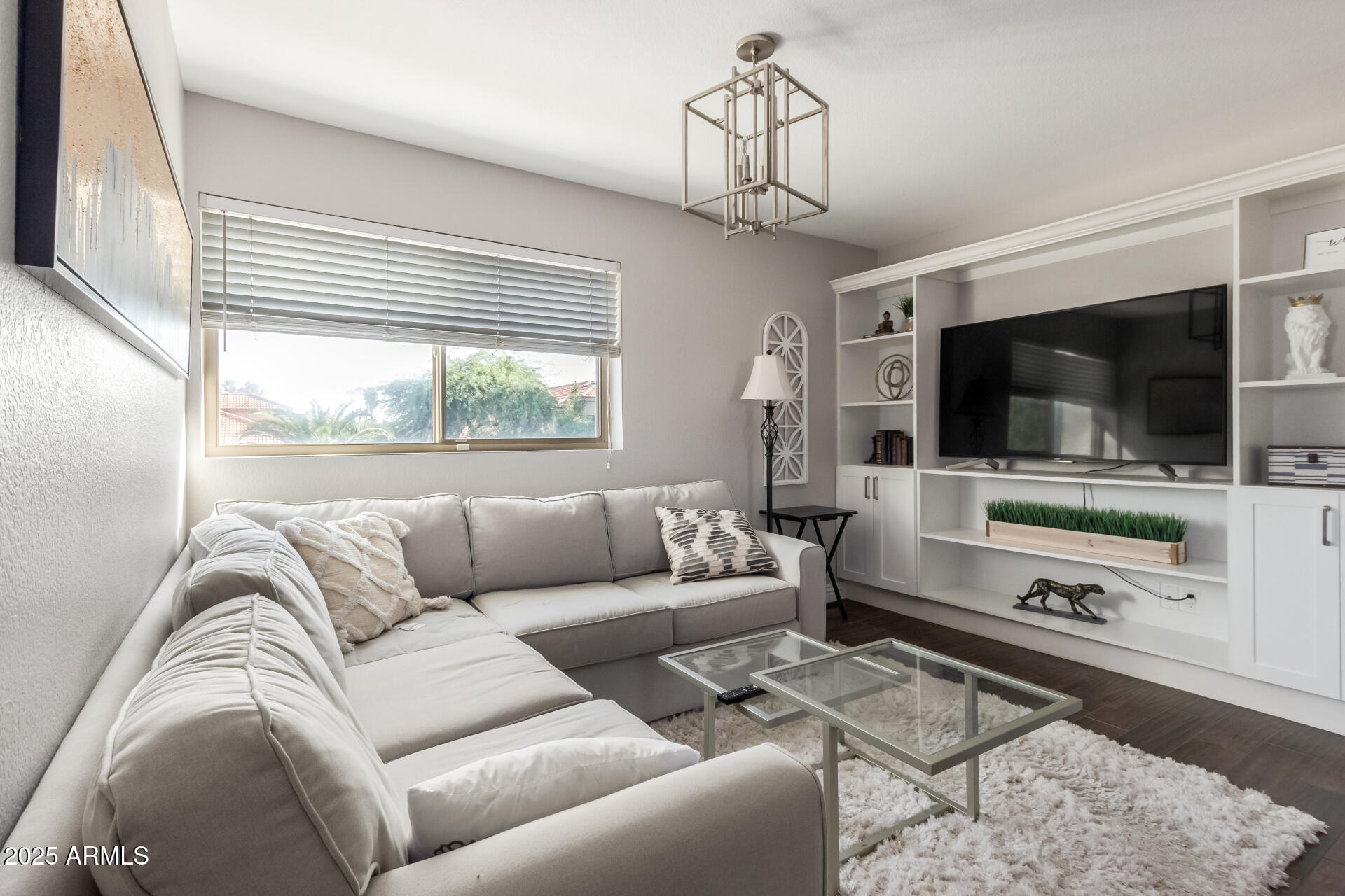 5916 E SANDRA Terrace