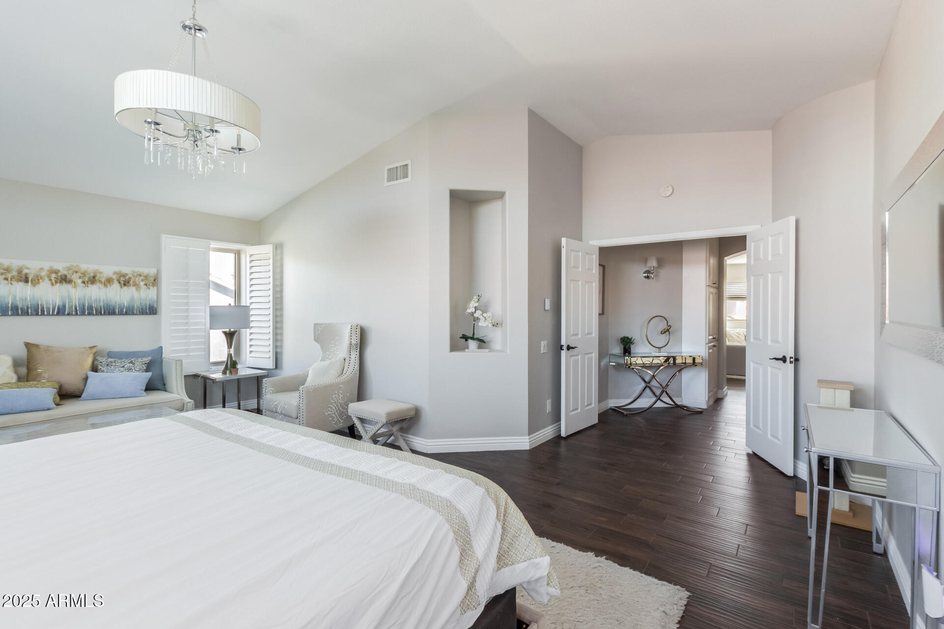 5916 E SANDRA Terrace