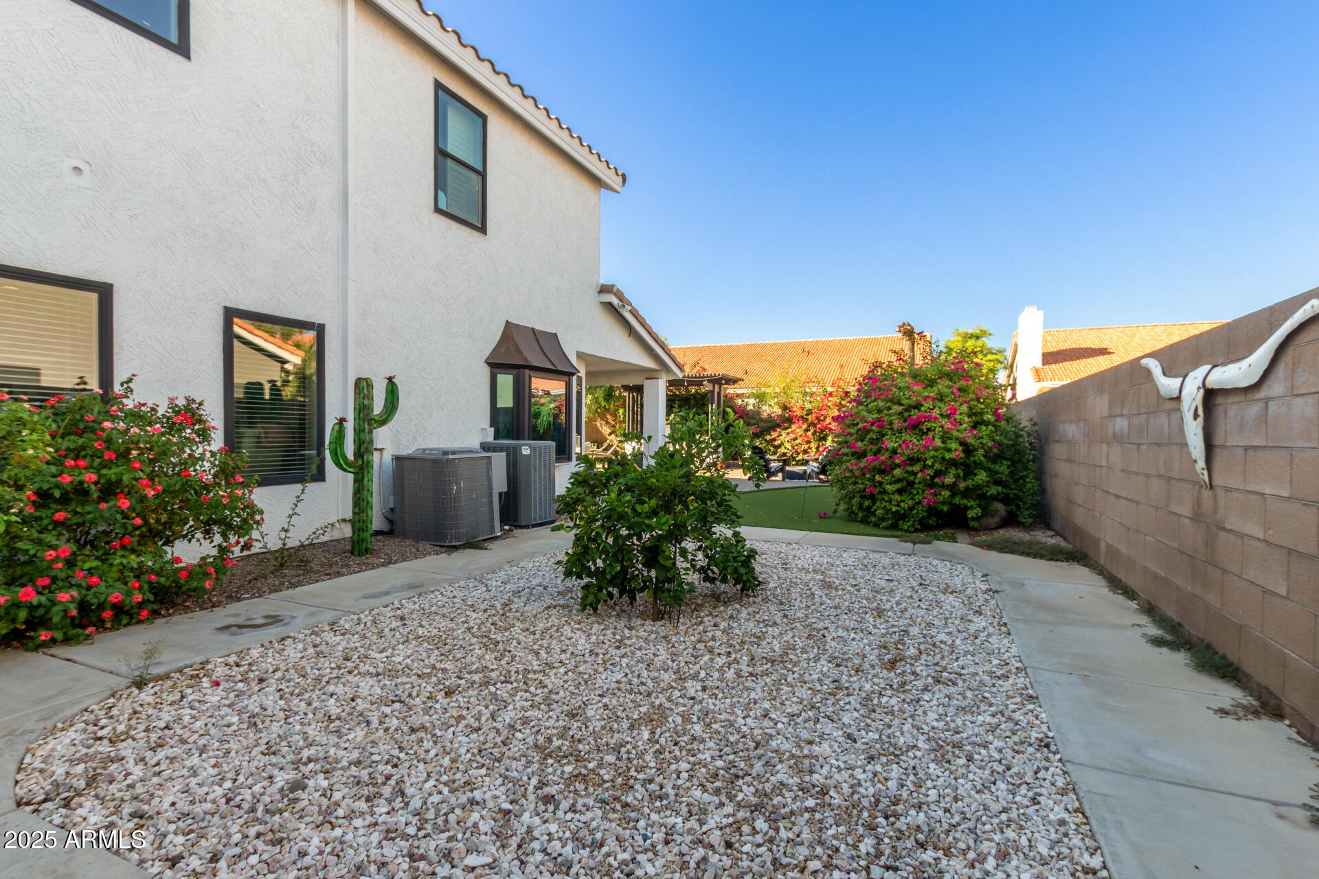 5916 E SANDRA Terrace