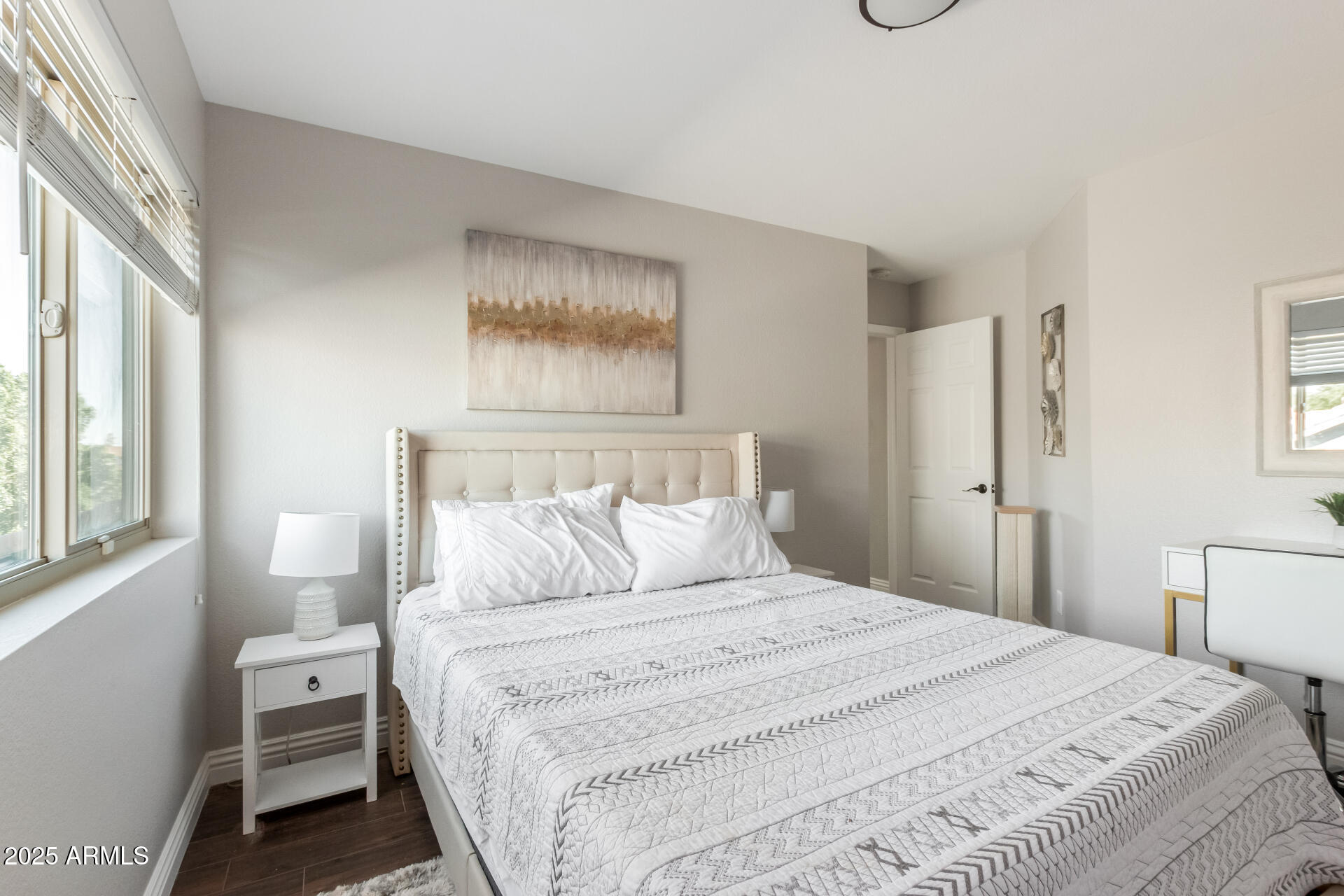 5916 E SANDRA Terrace