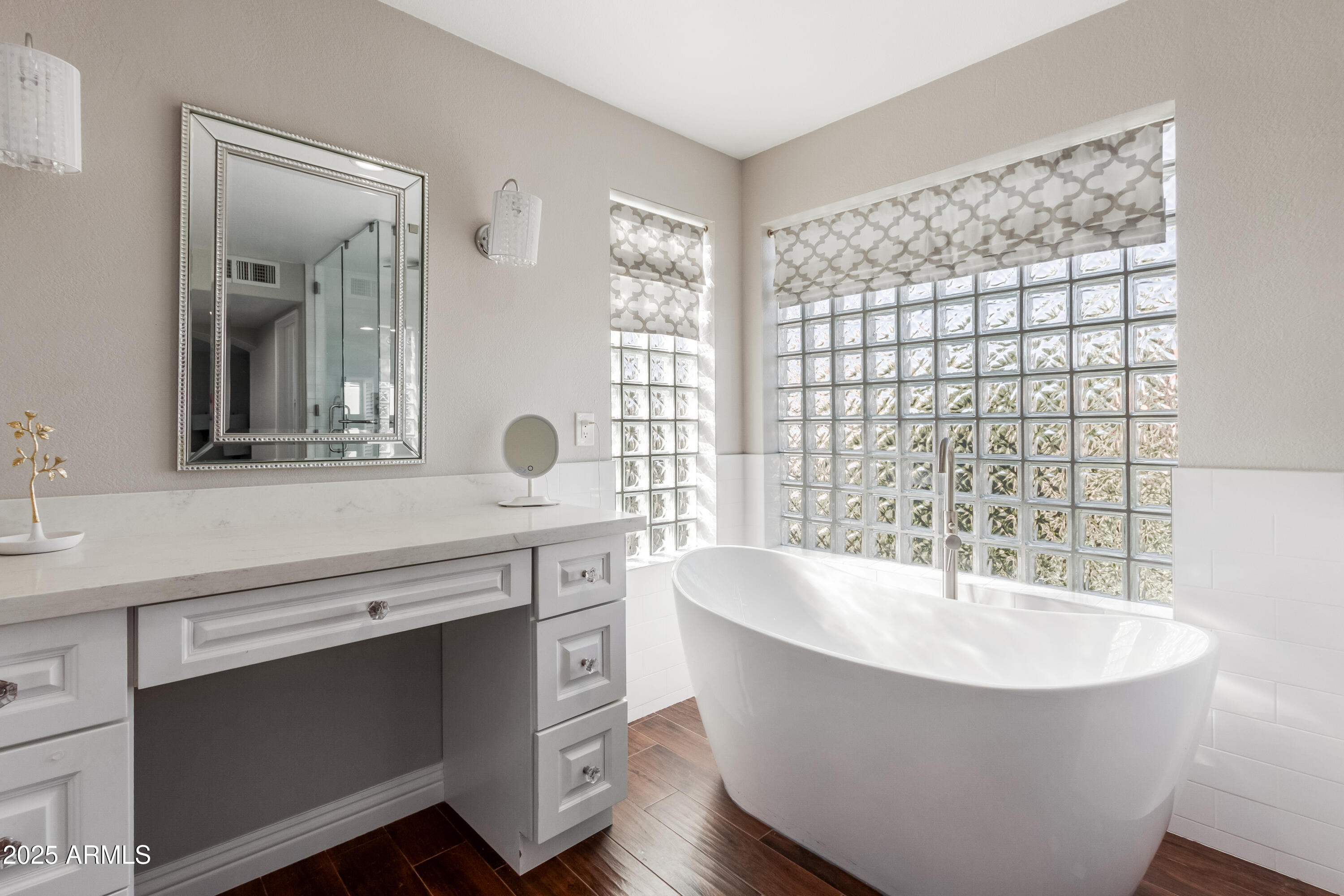 5916 E SANDRA Terrace