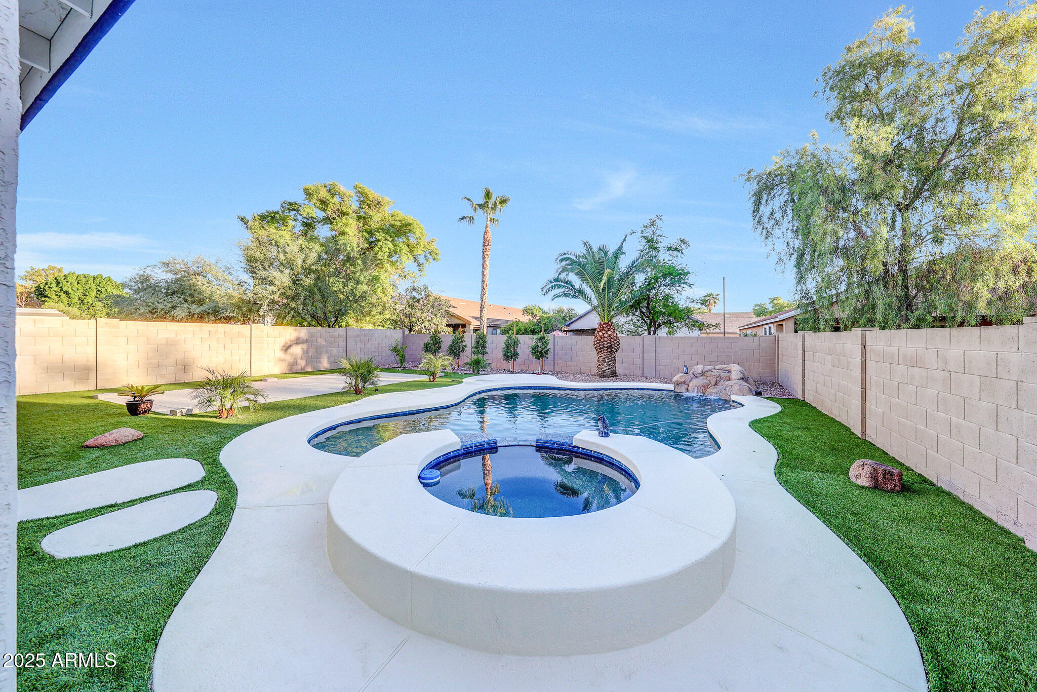 13621 W SAN JUAN Avenue