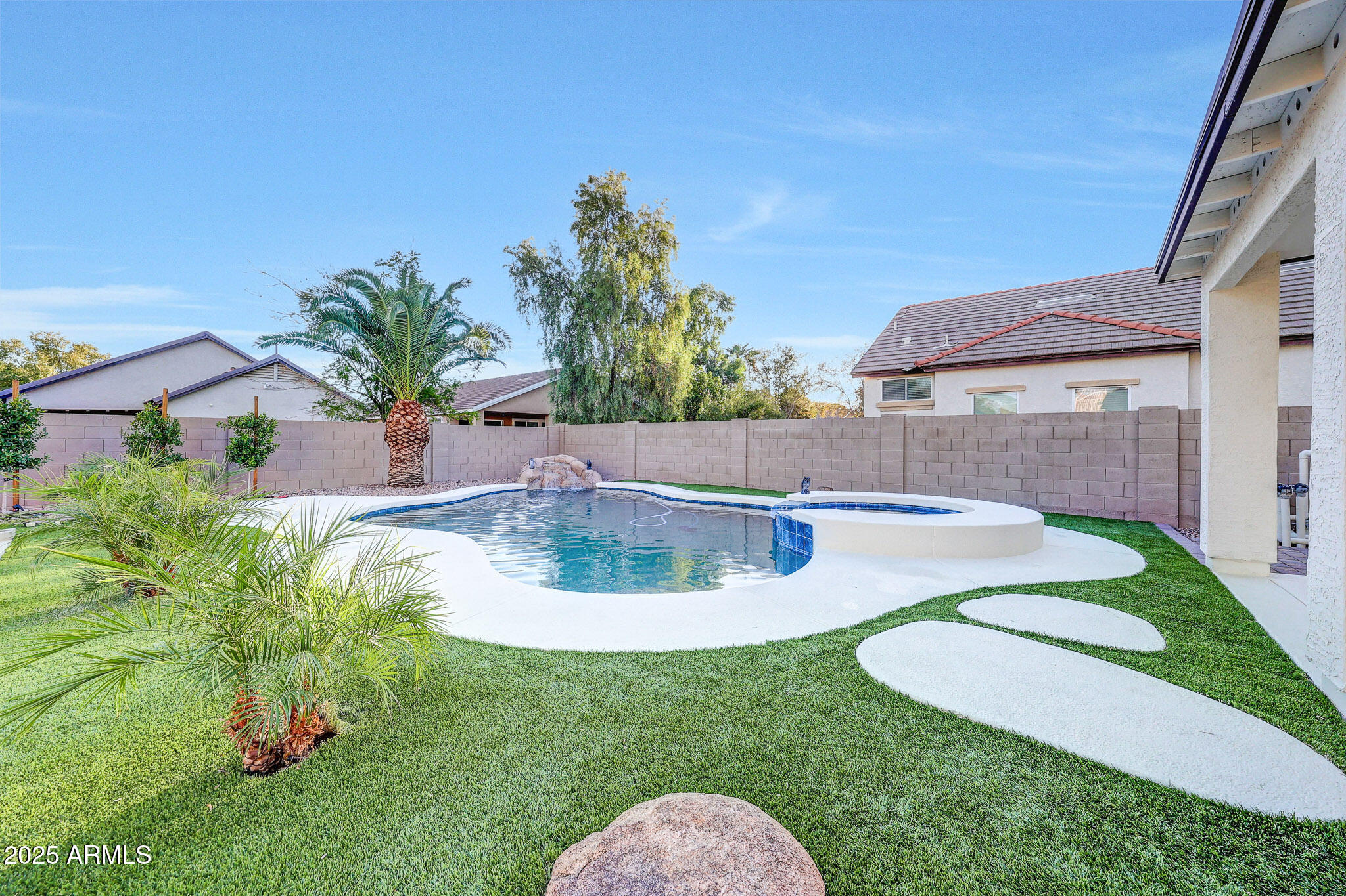 13621 W SAN JUAN Avenue