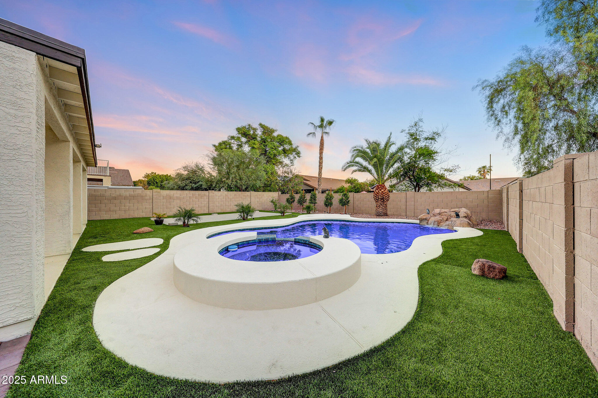 13621 W SAN JUAN Avenue