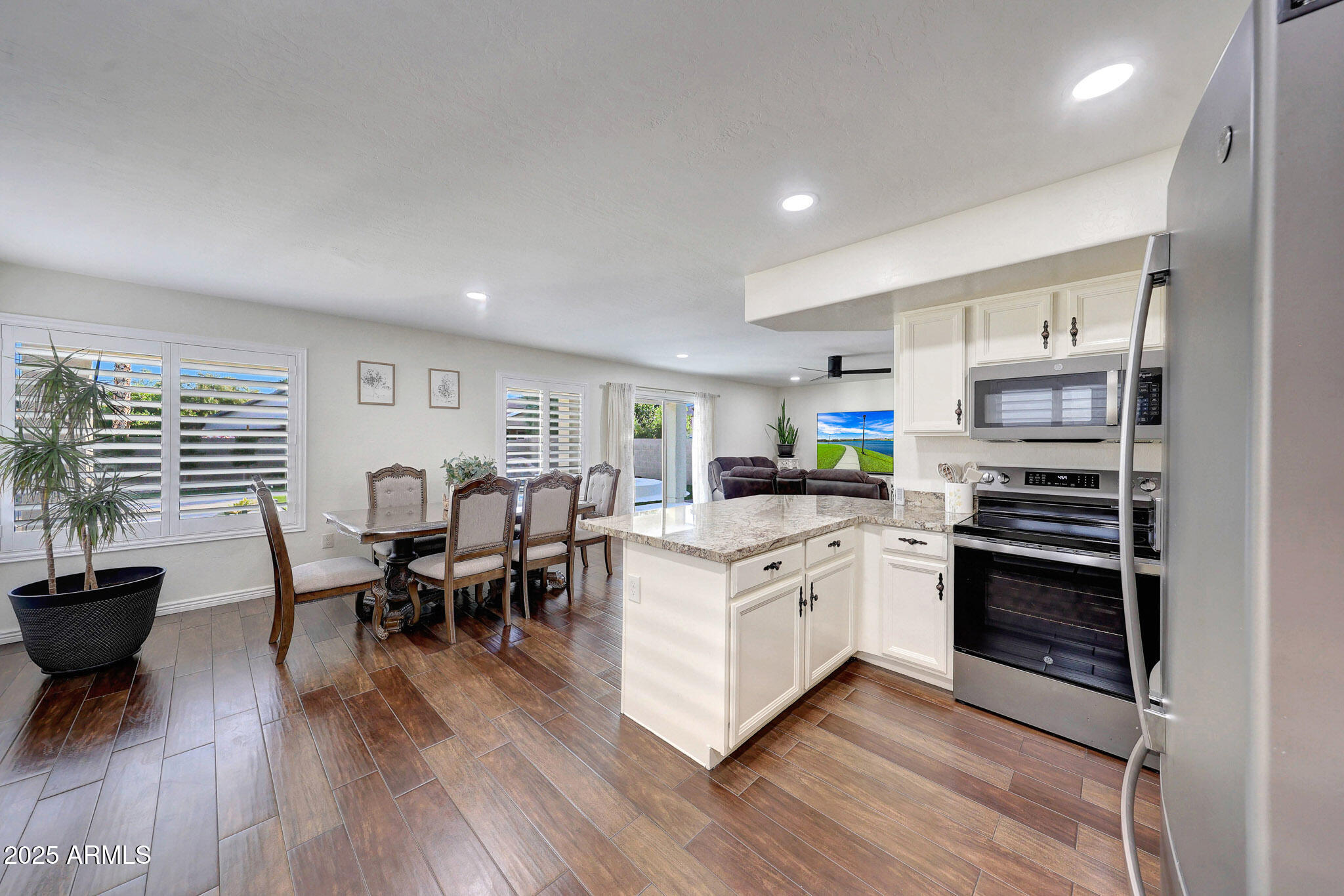 13621 W SAN JUAN Avenue