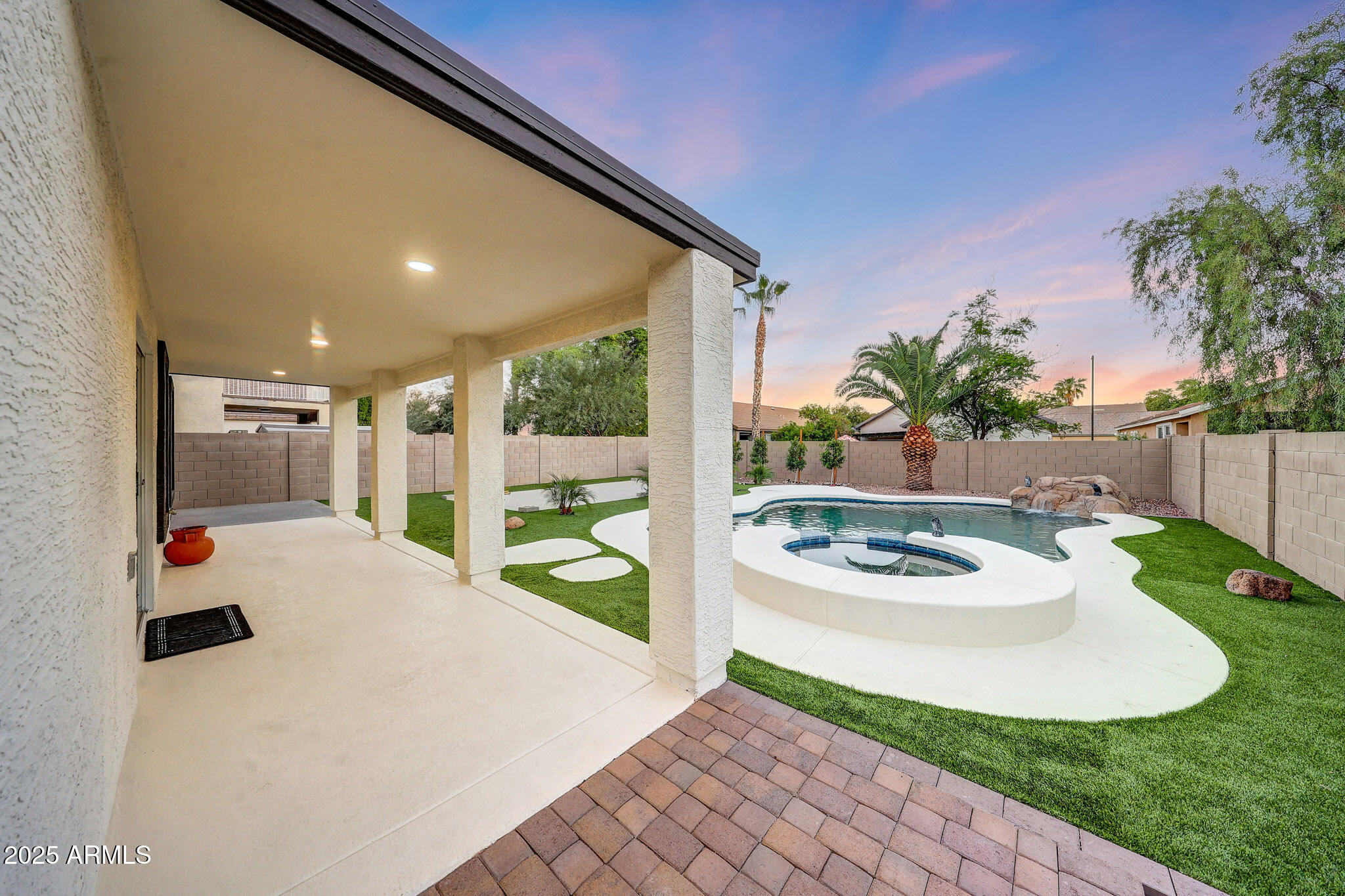 13621 W SAN JUAN Avenue