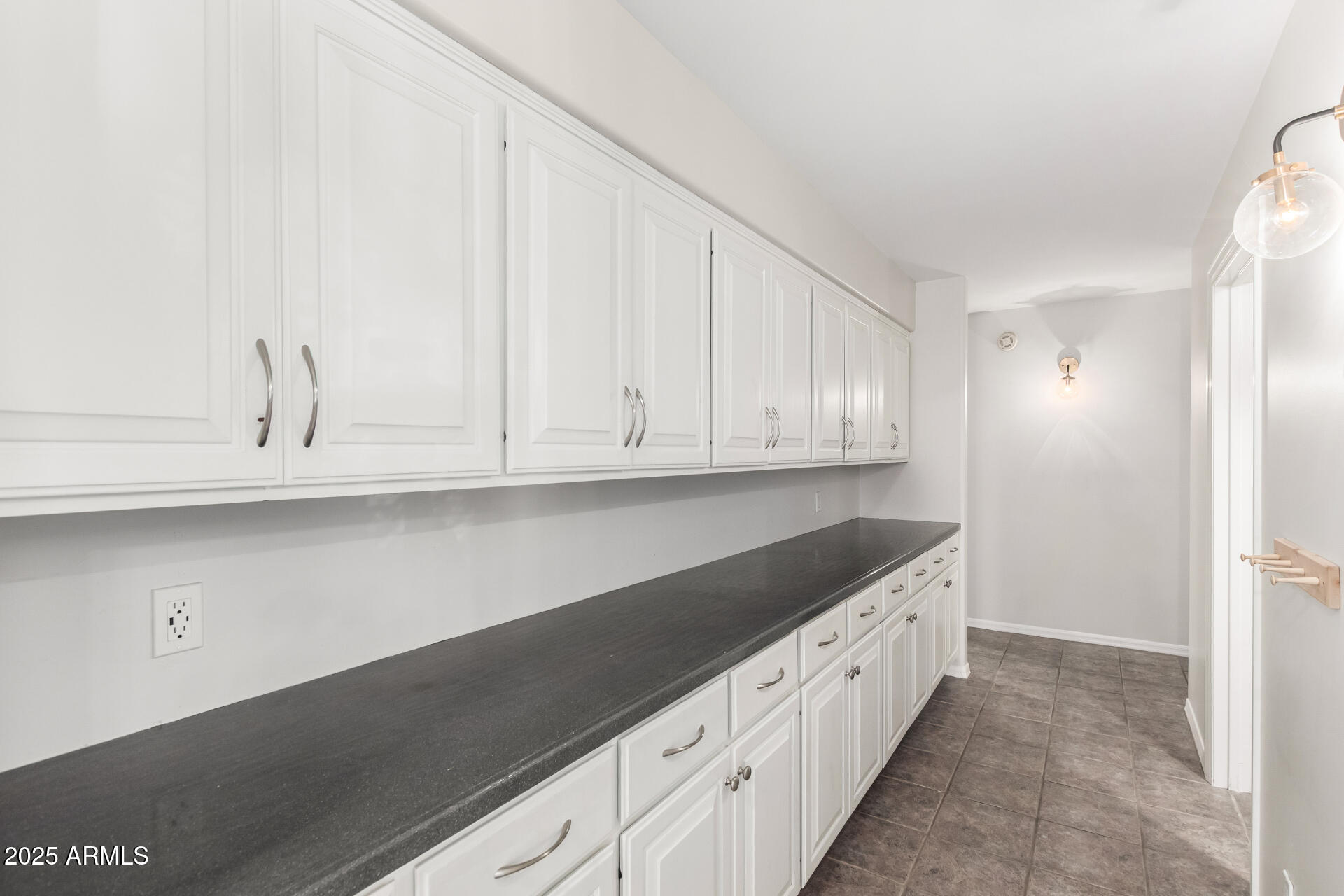 2127 E LAUREL Street