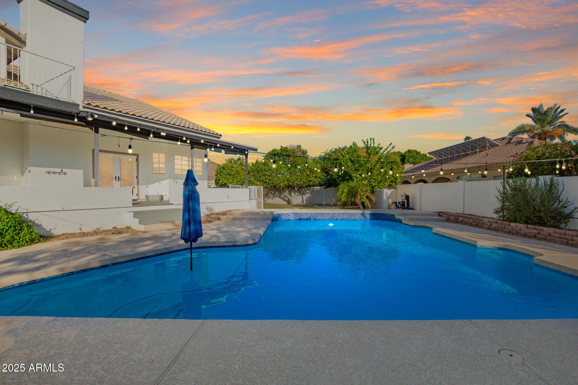 2127 E LAUREL Street