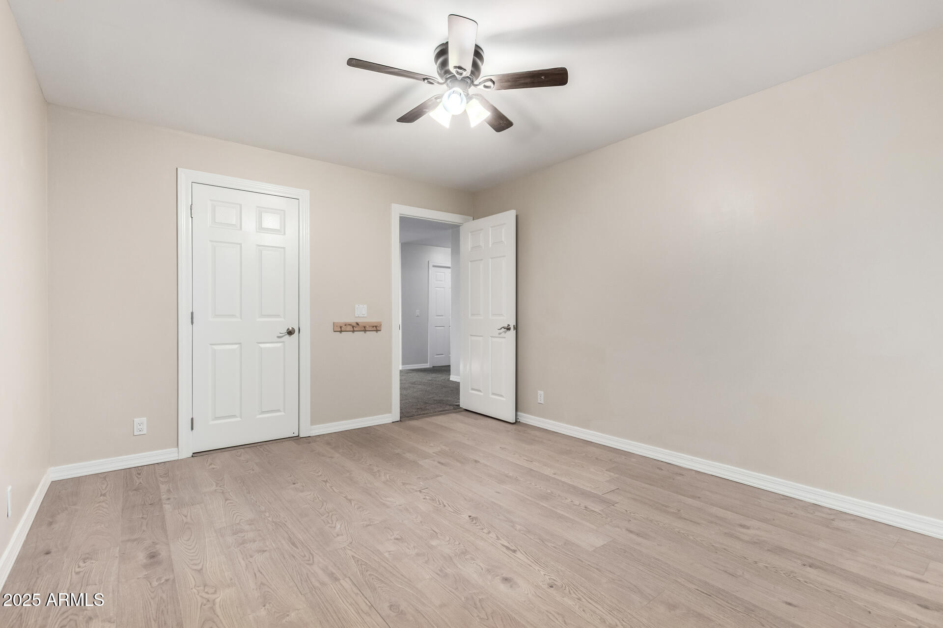 2127 E LAUREL Street