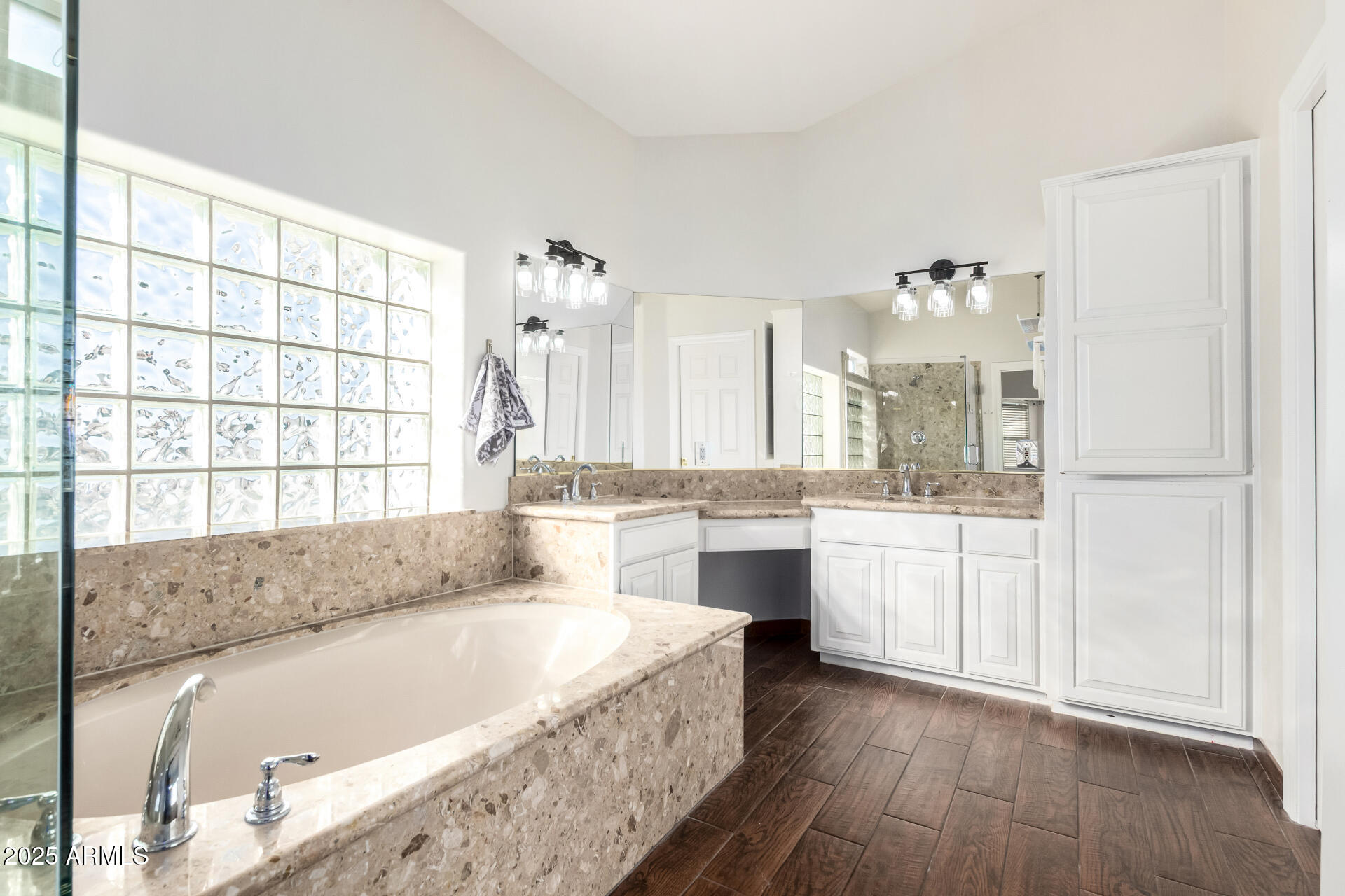 2127 E LAUREL Street