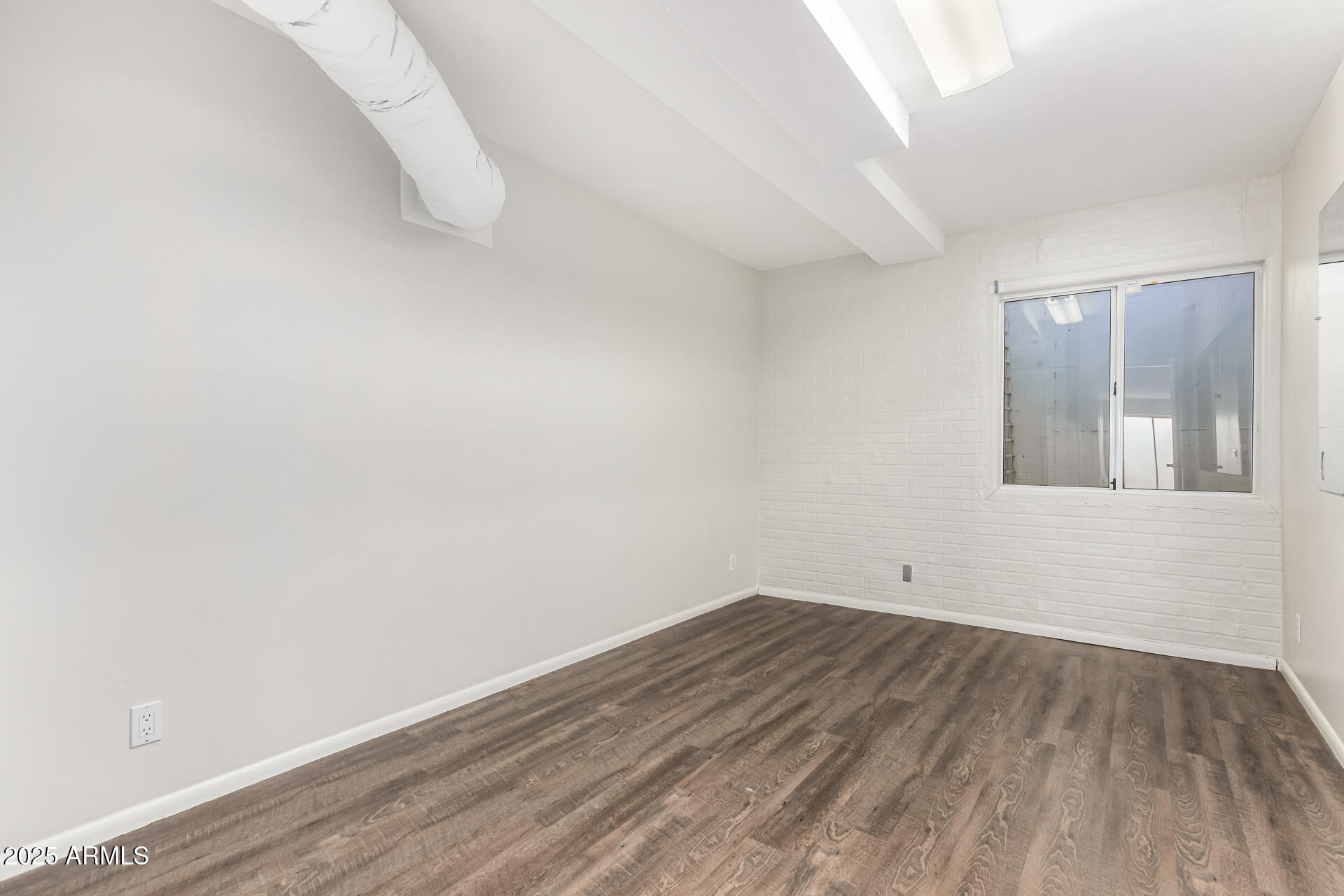 2127 E LAUREL Street