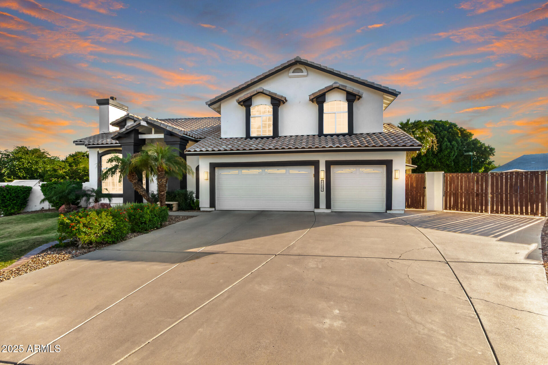 2127 E LAUREL Street