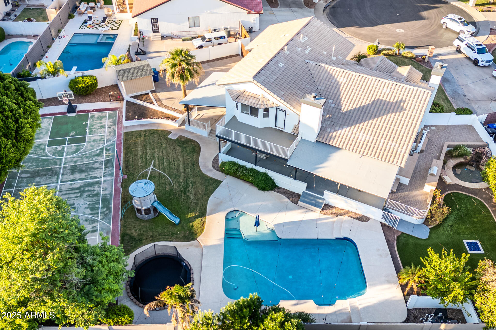 2127 E LAUREL Street