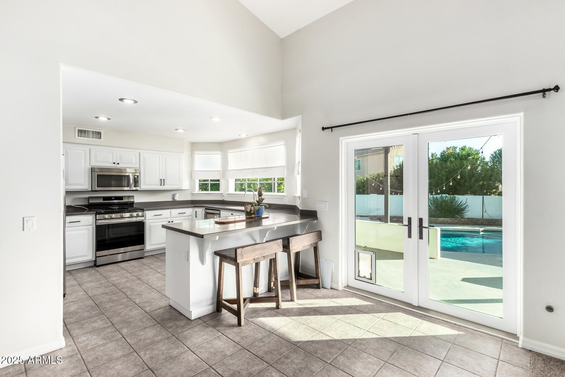 2127 E LAUREL Street