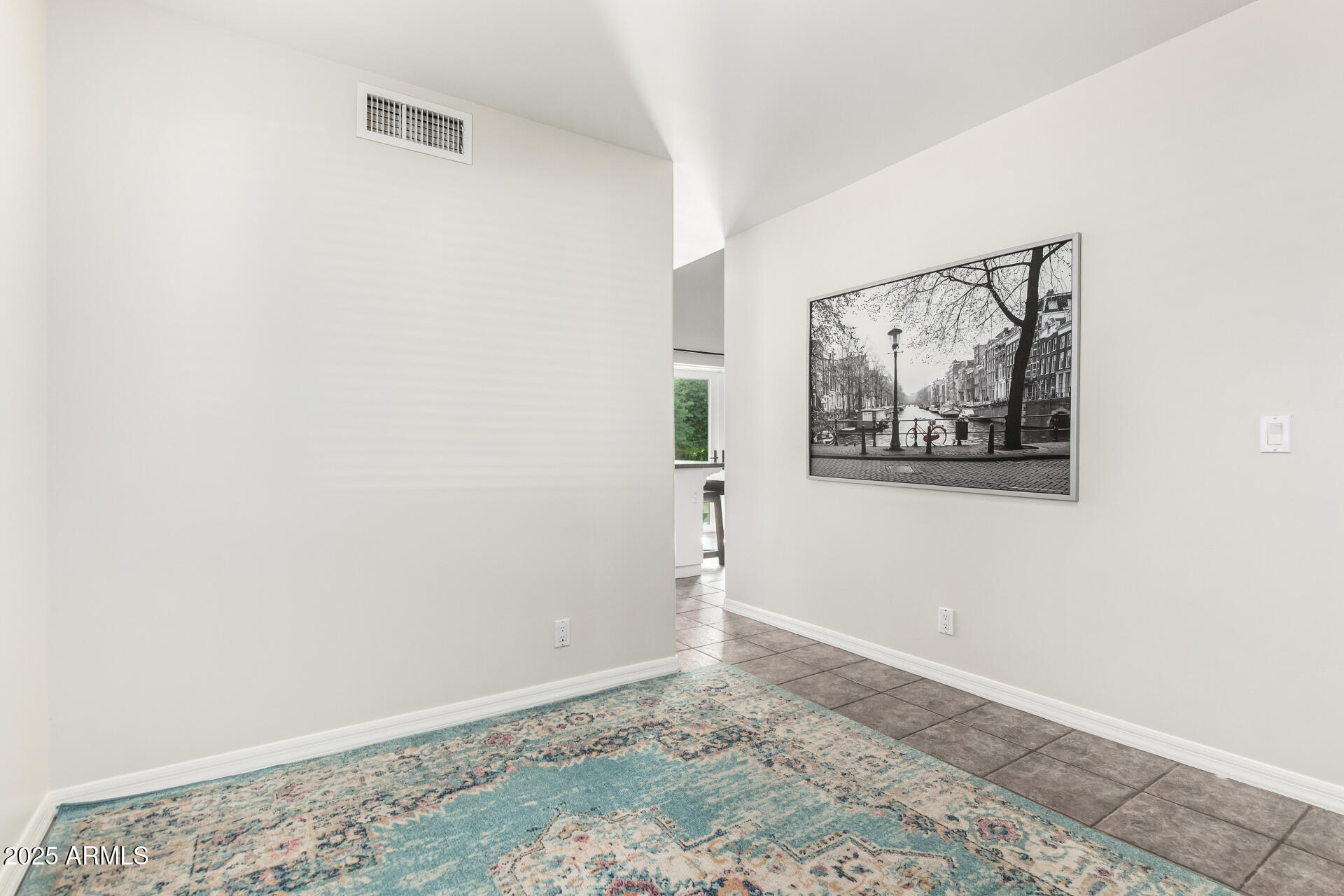 2127 E LAUREL Street