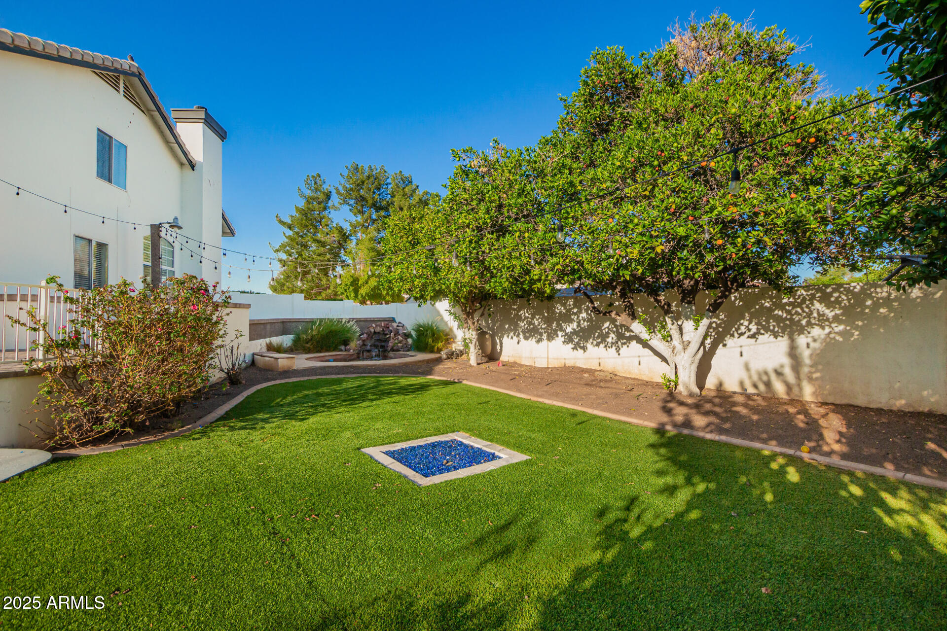 2127 E LAUREL Street