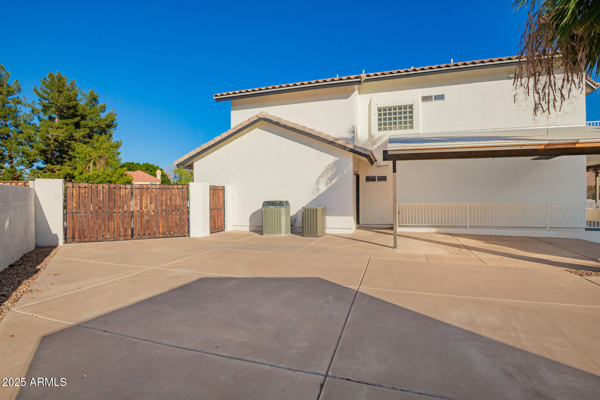 2127 E LAUREL Street