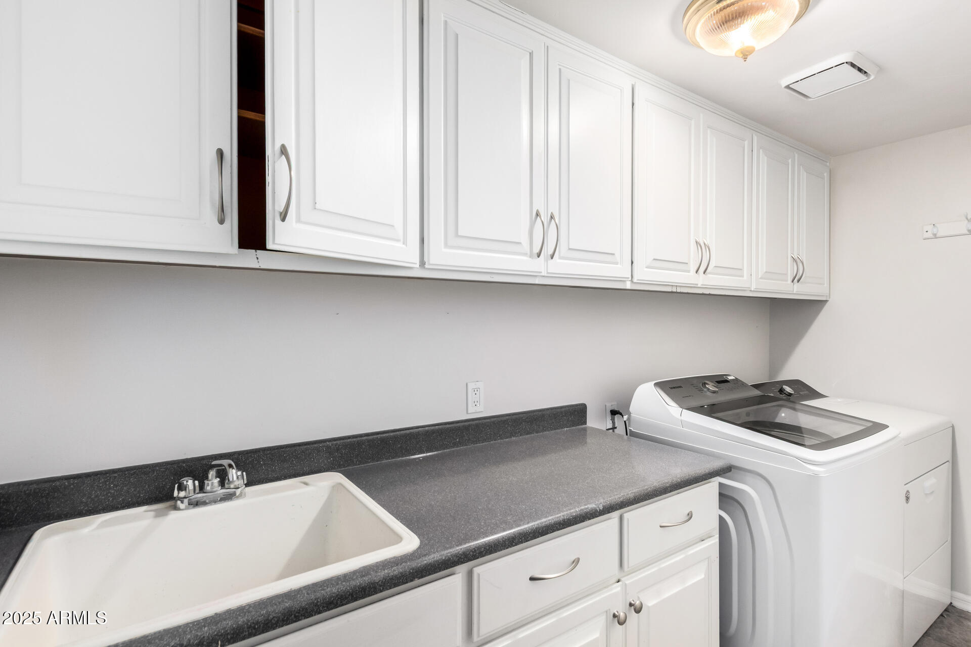 2127 E LAUREL Street