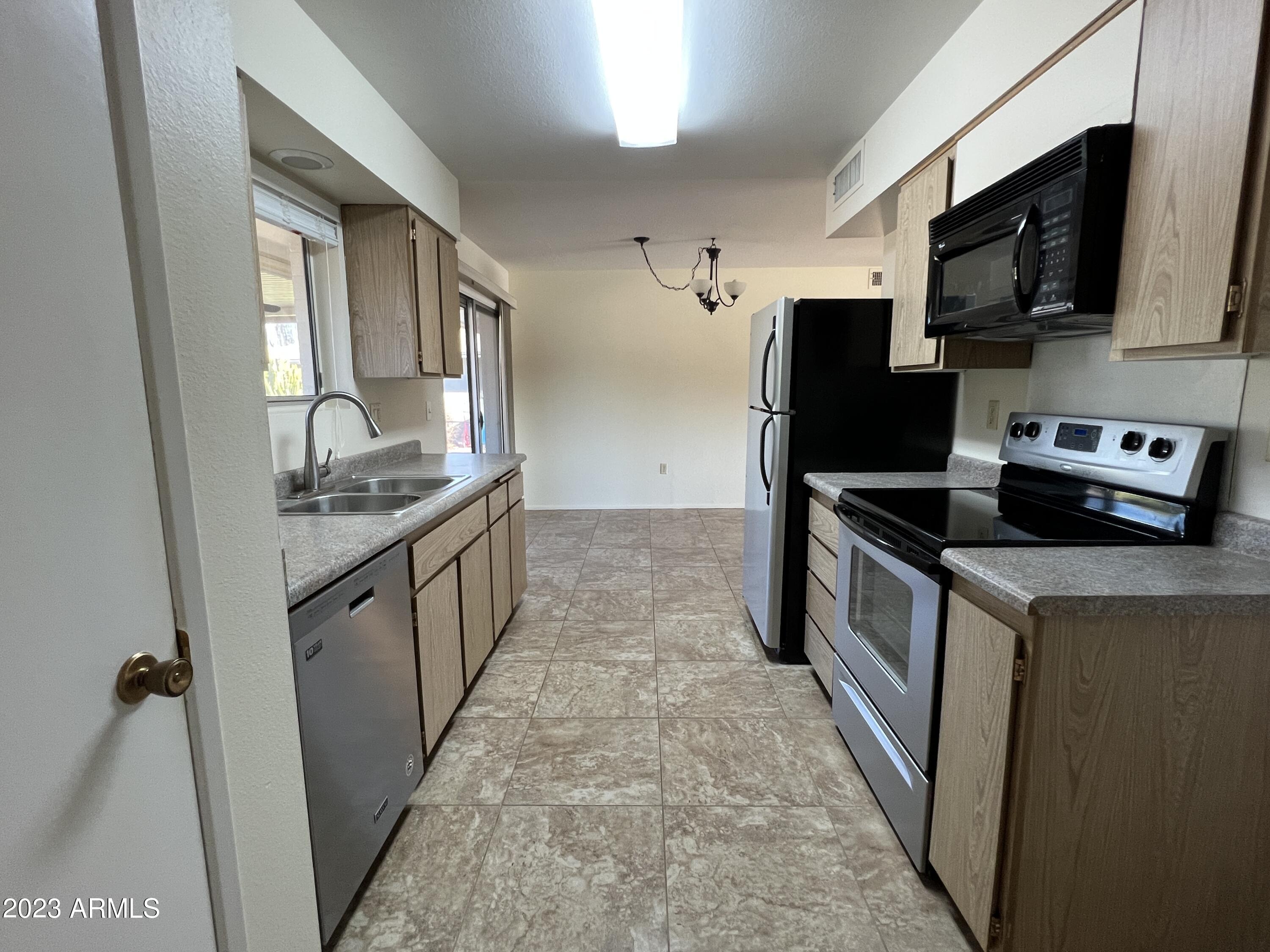 10939 W Saratoga Circle