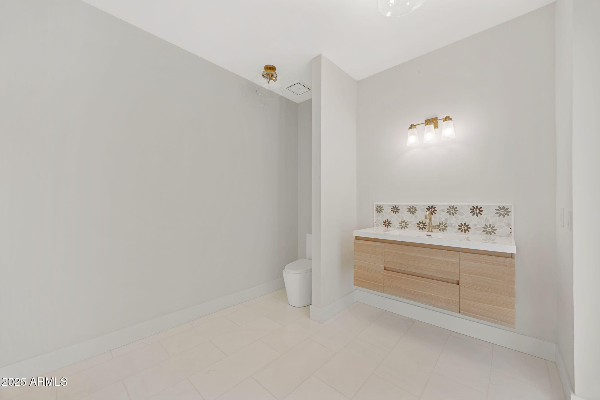 10111 E CHOLLA Street