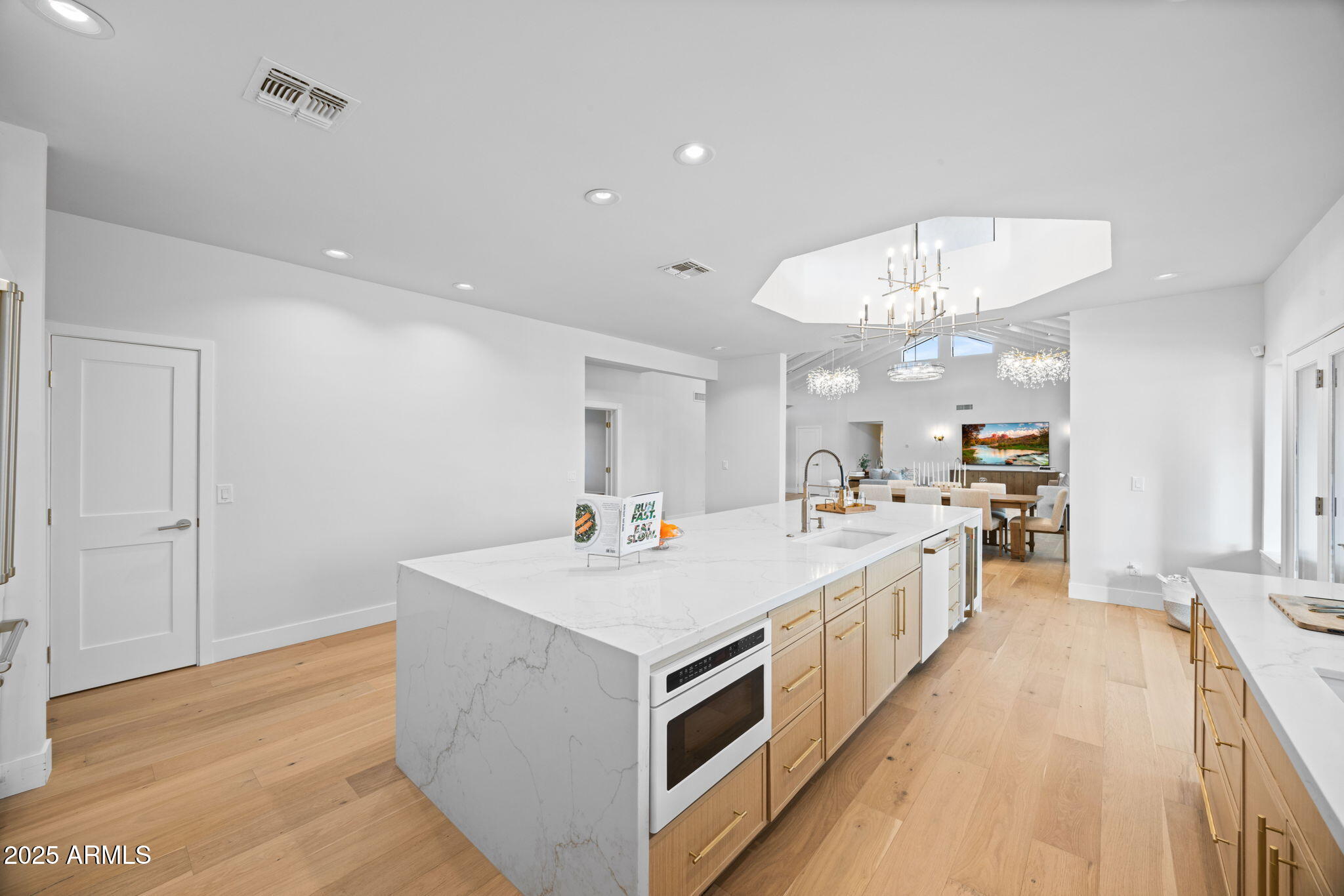 10111 E CHOLLA Street