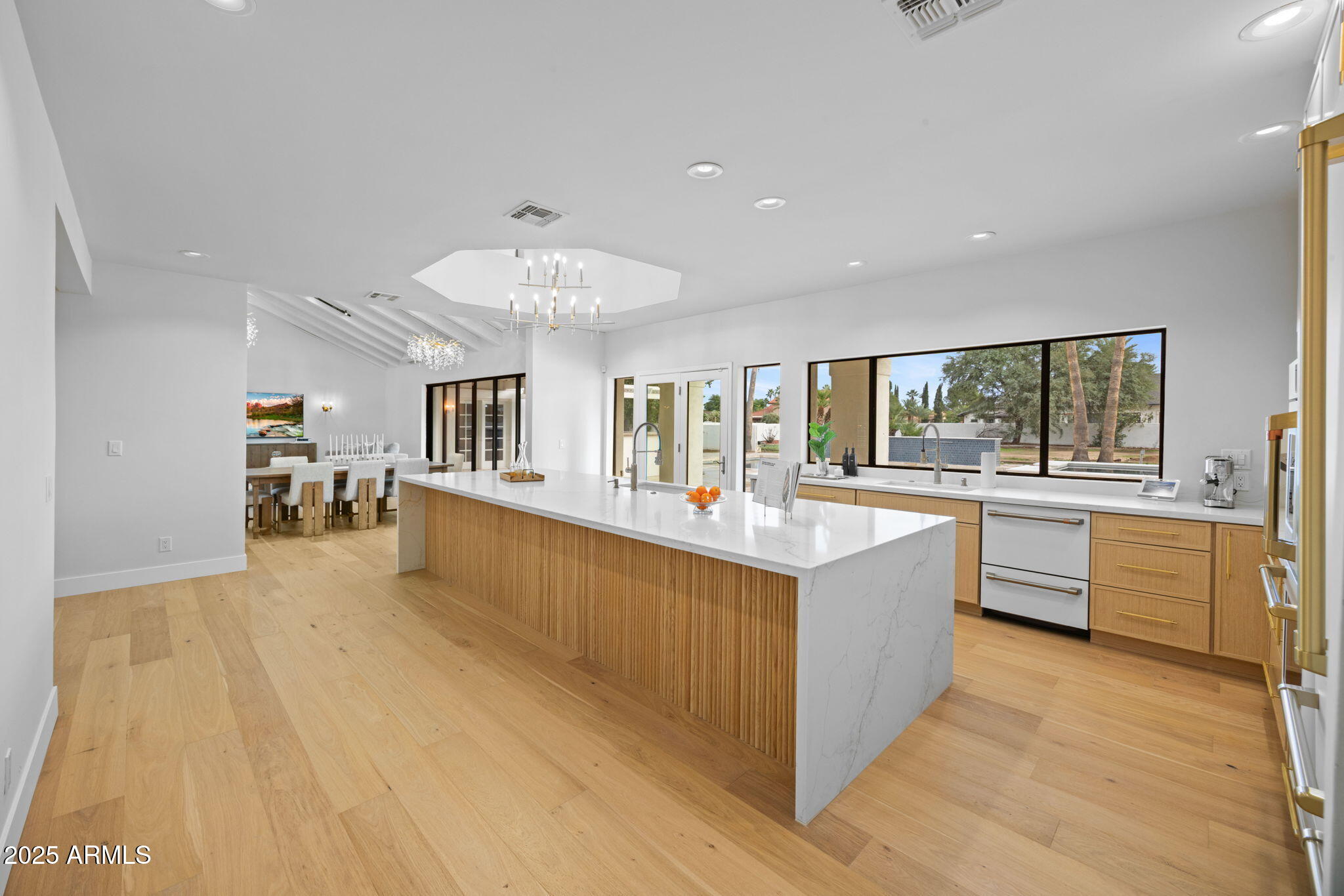 10111 E CHOLLA Street