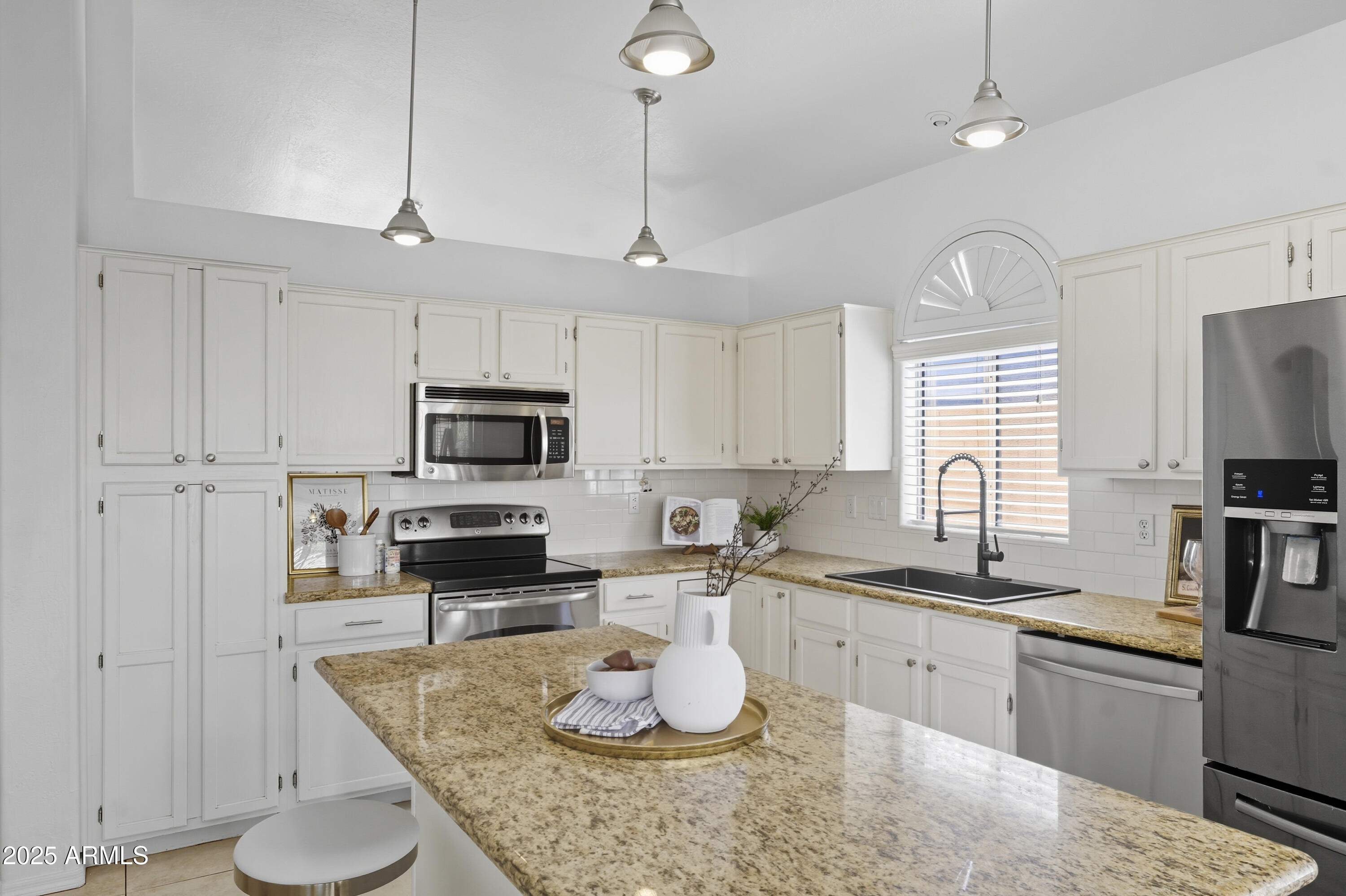 13722 W VERNON Avenue