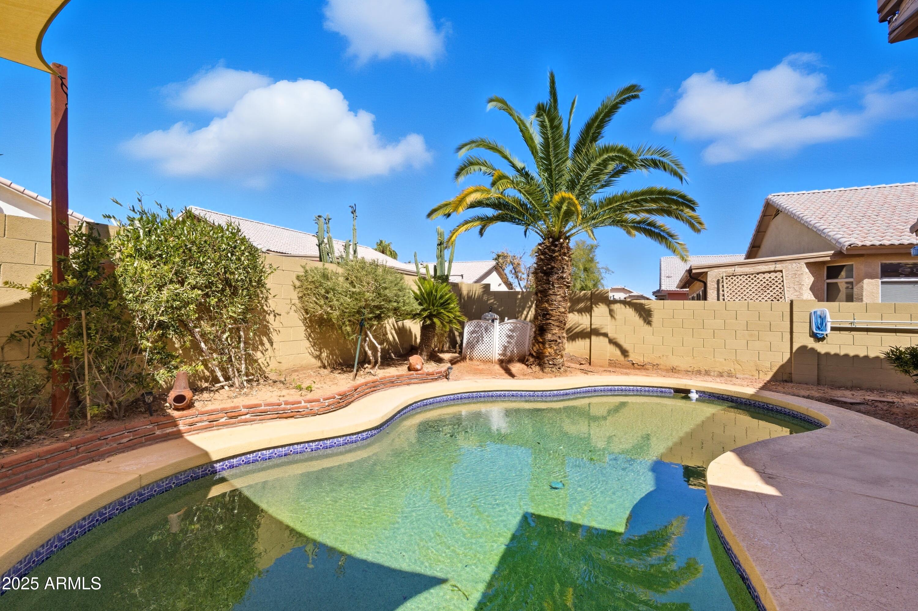 13722 W VERNON Avenue