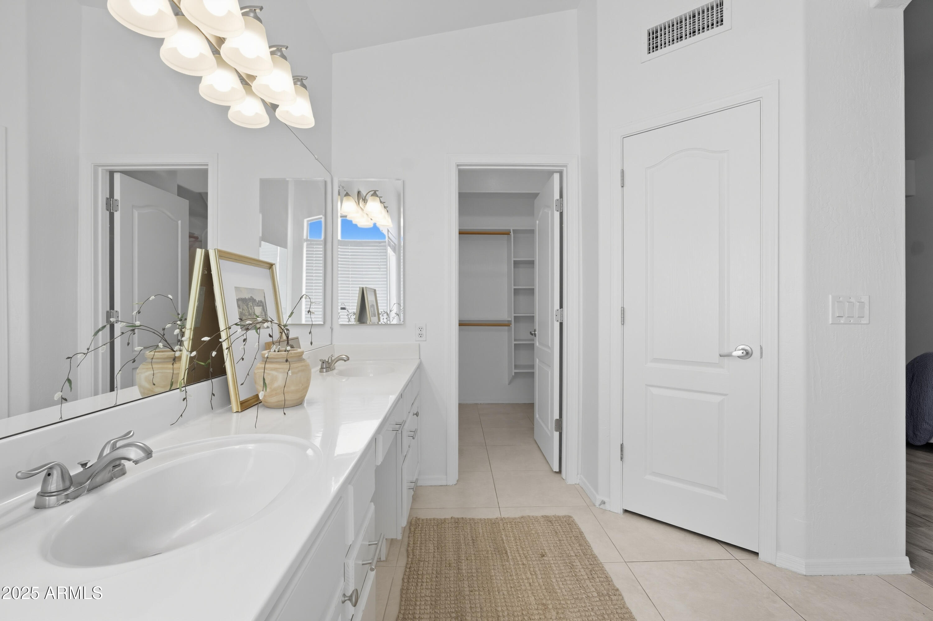 13722 W VERNON Avenue