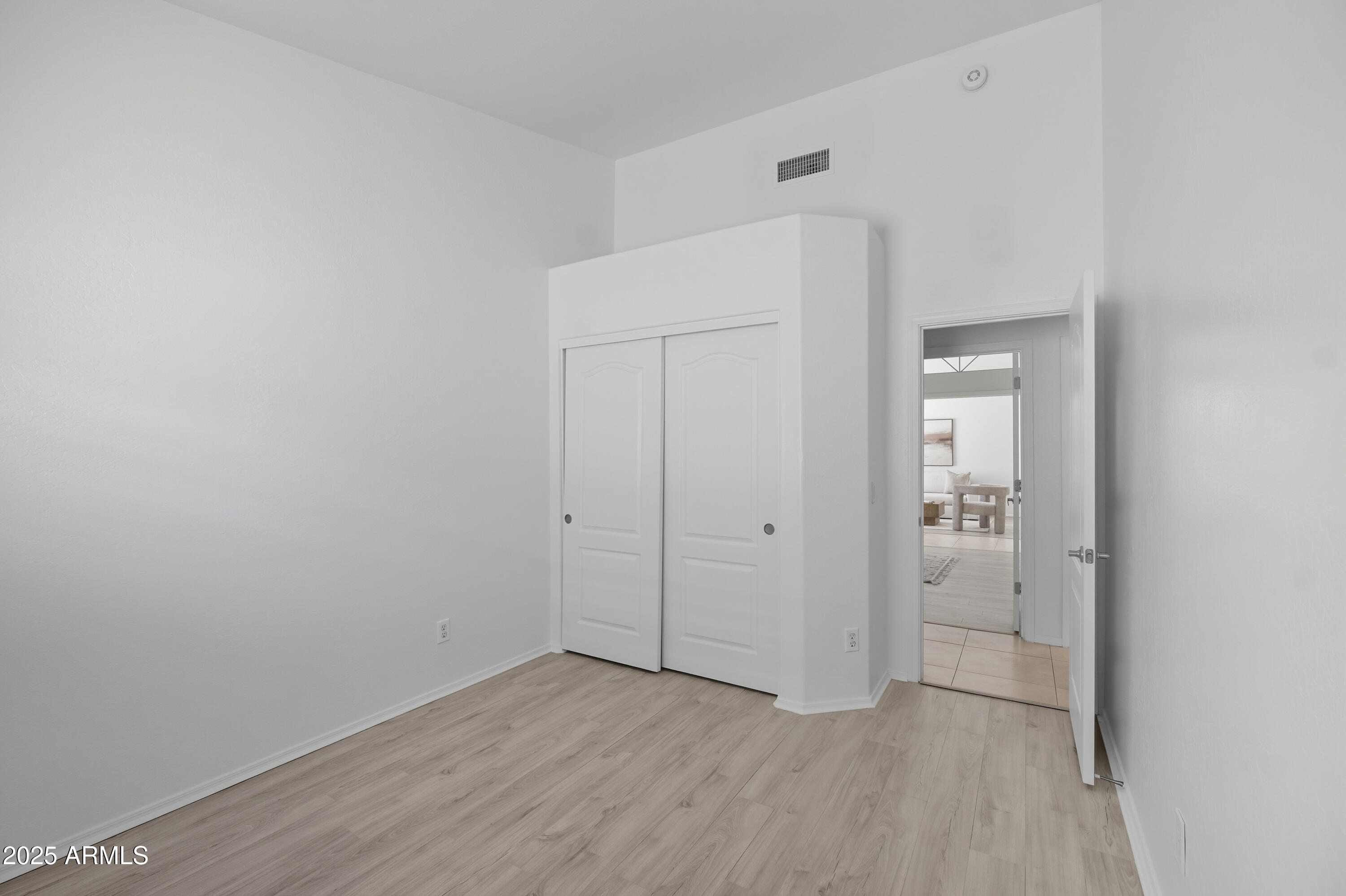 13722 W VERNON Avenue