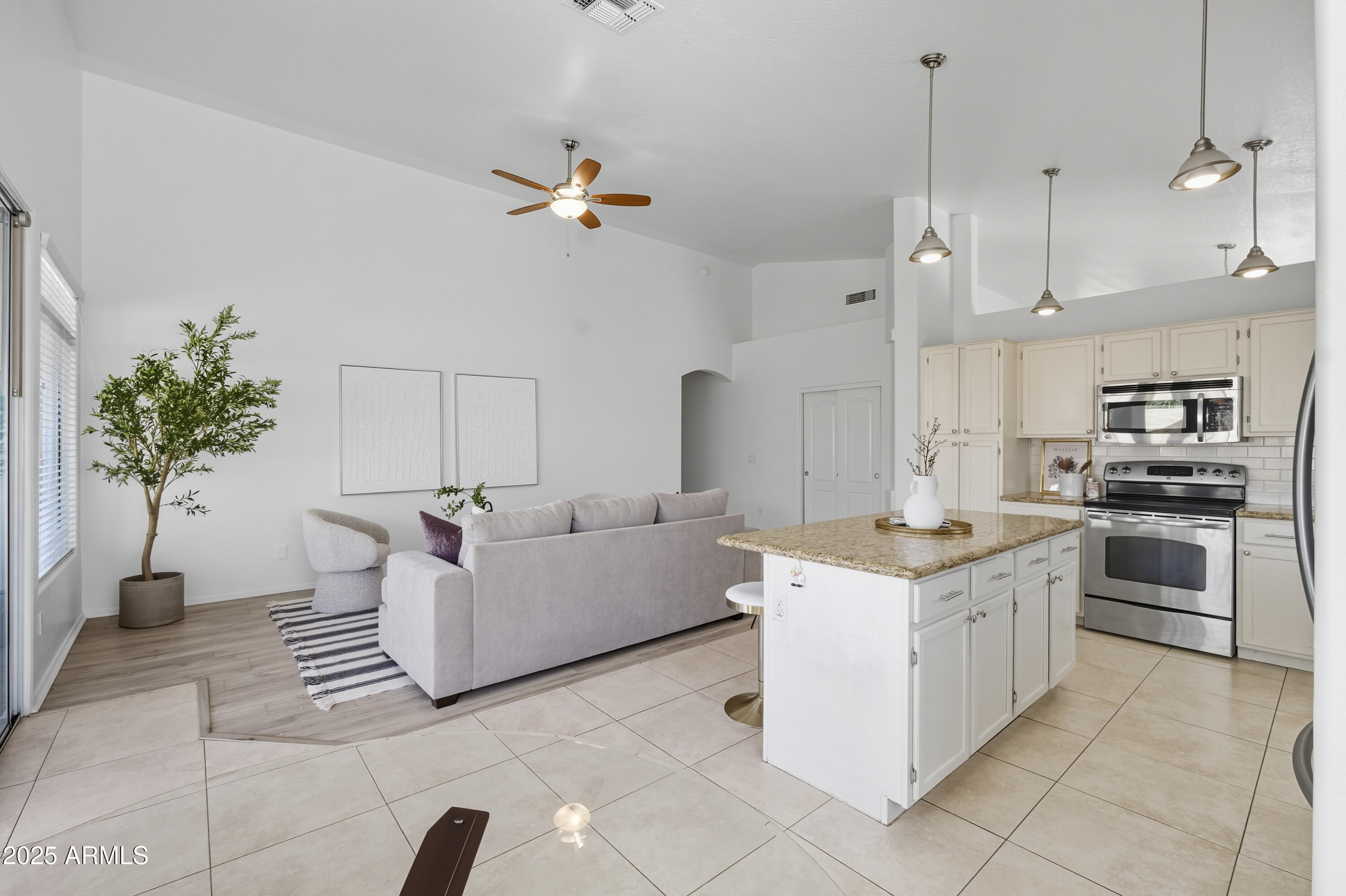 13722 W VERNON Avenue