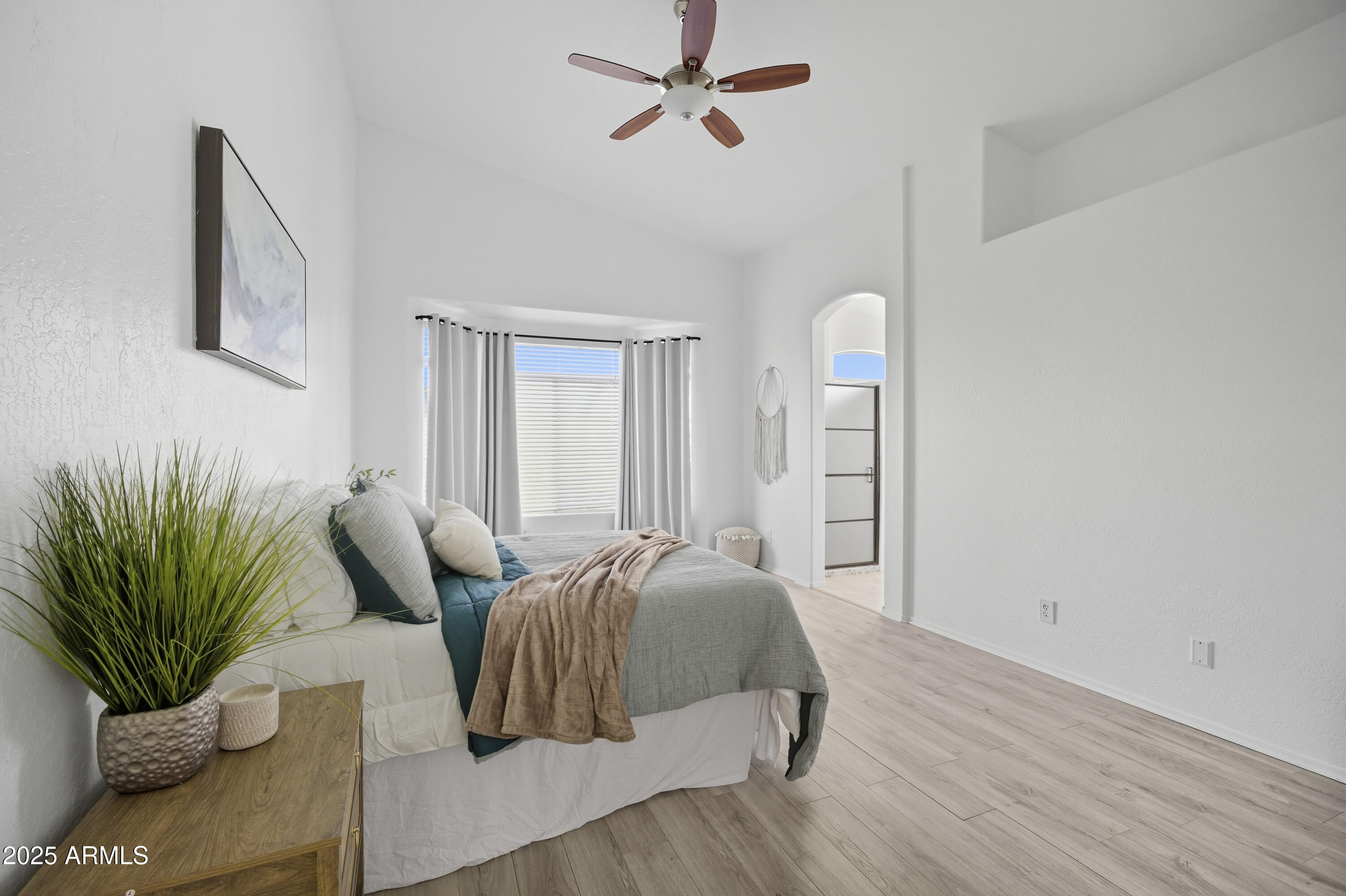 13722 W VERNON Avenue